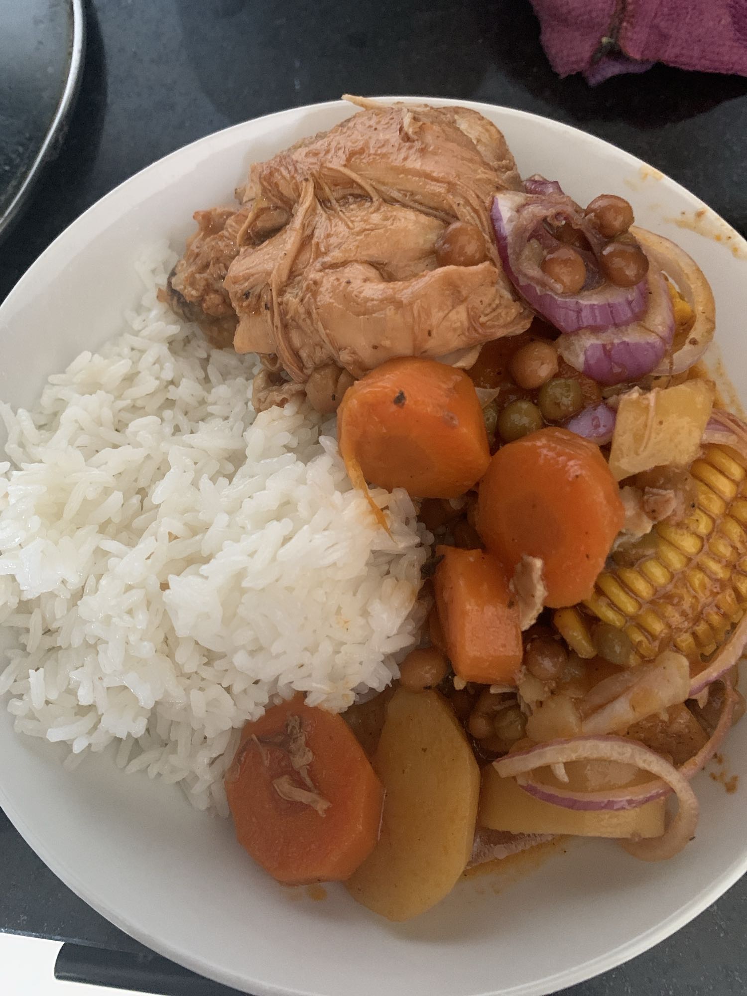 Pollo guisado con arroz