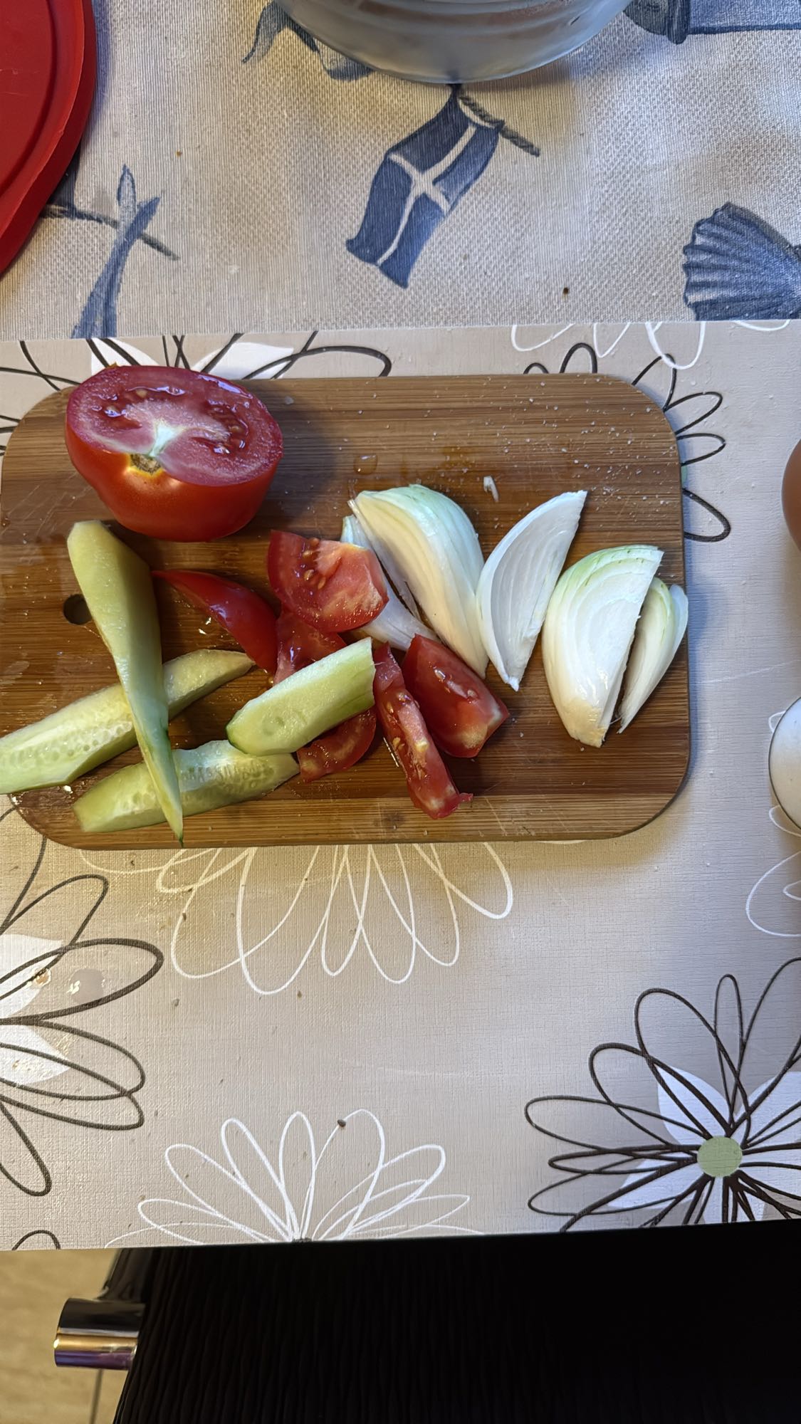 Salată de legume crude