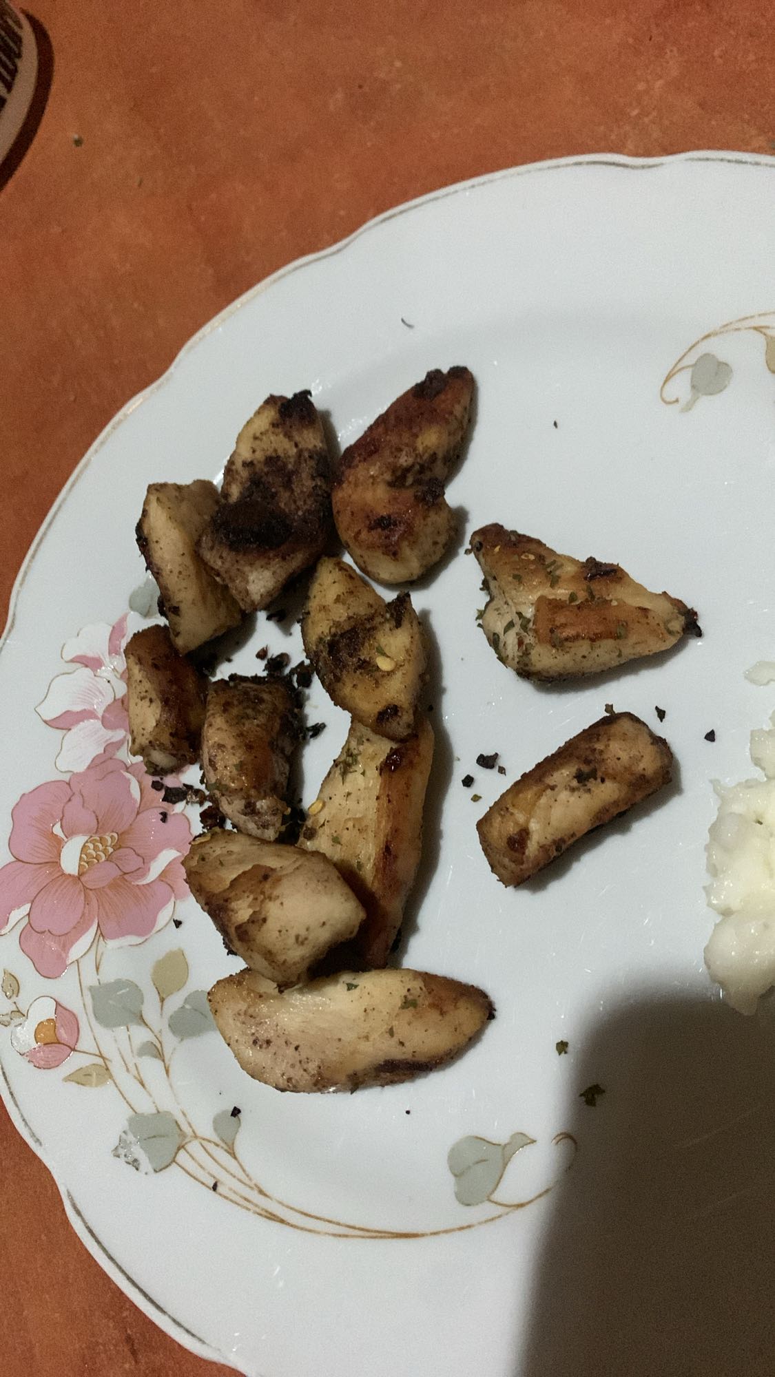 Grilled chicken pieces