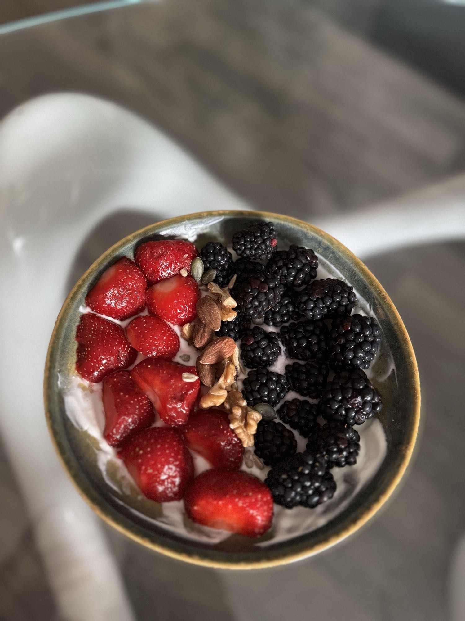 Bol de yaourt aux fruits