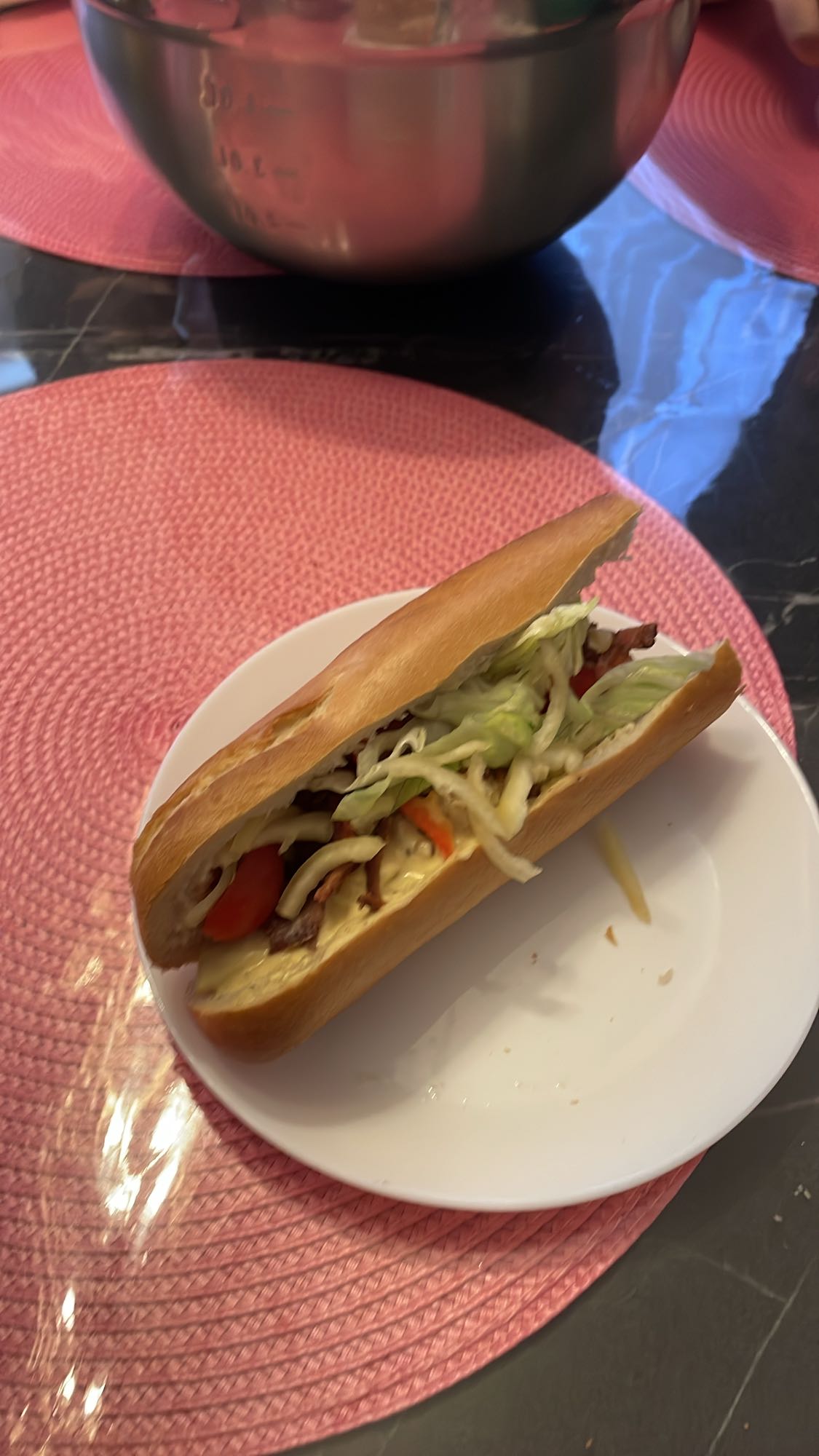 Fylld baguettesmörgås