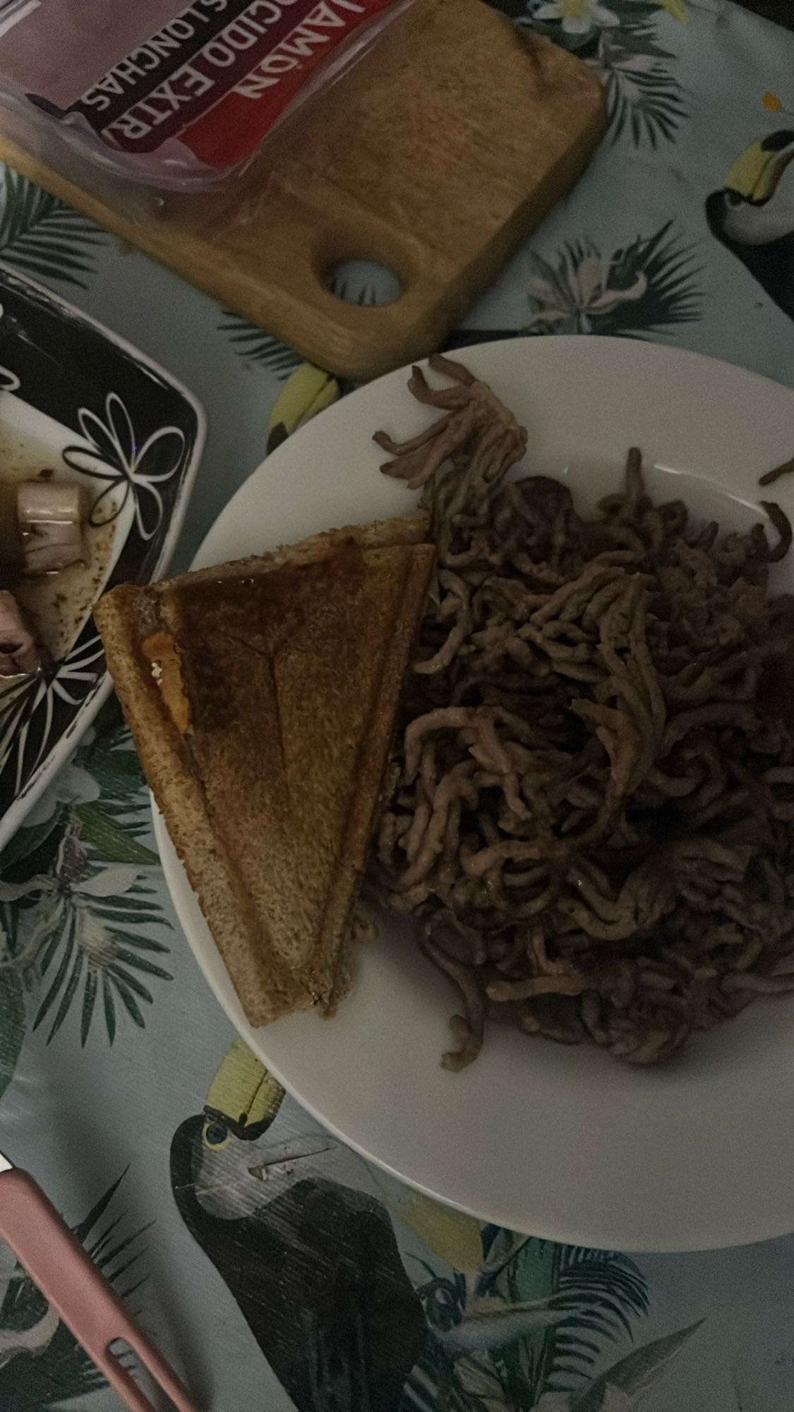 Carne molida y sándwich