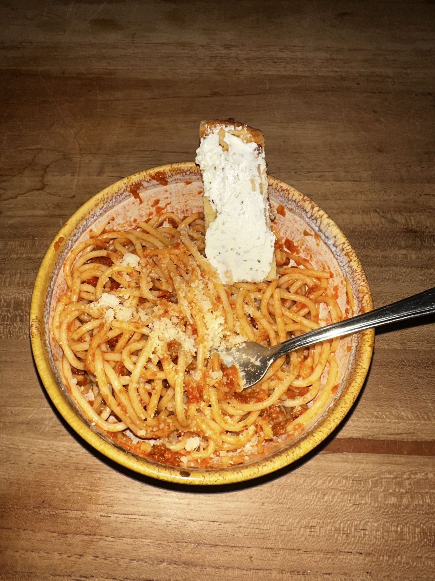 Spaghetti met toast en kaas