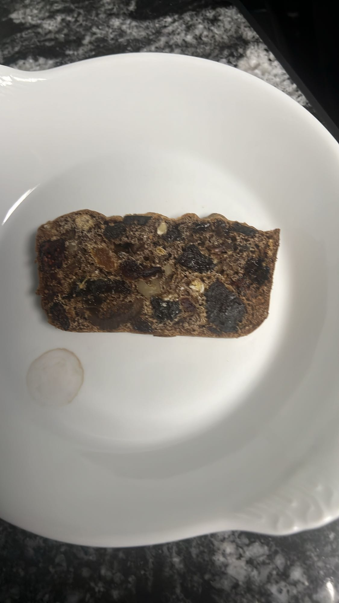 Vruchten-notenbrood plak