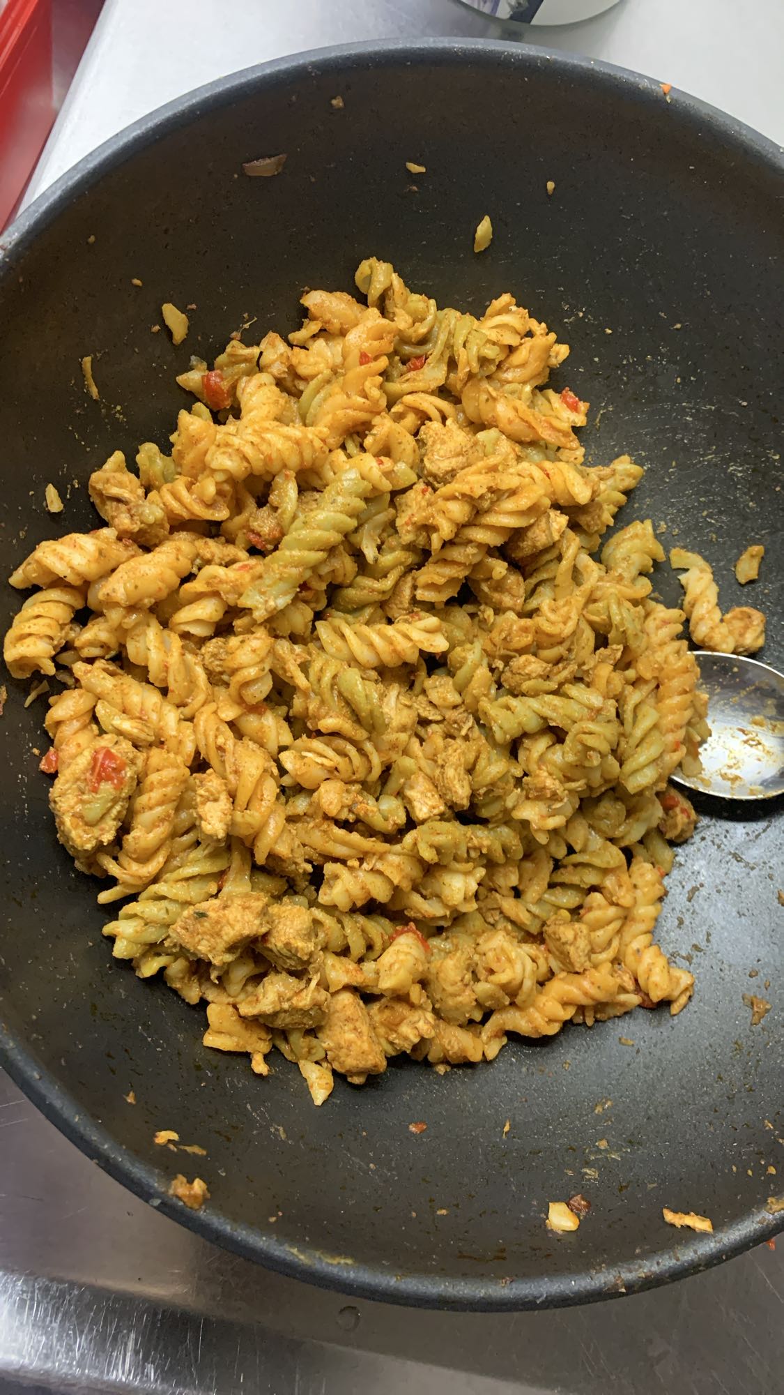 Kycklingpasta med kryddor