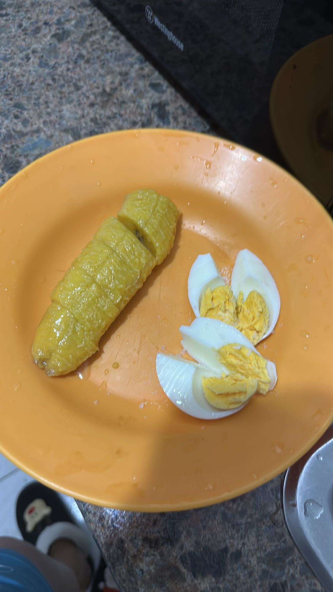 huevo y plátano hervido