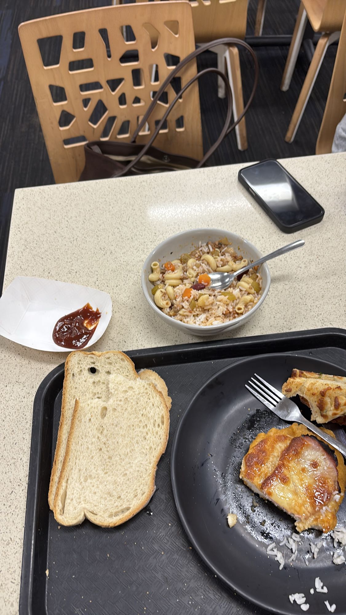 beef minestrone con arroz, pollo y panes de queso