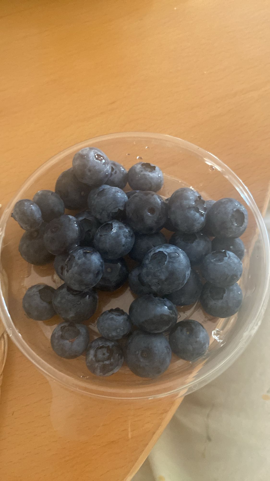 Borówki w kubeczku