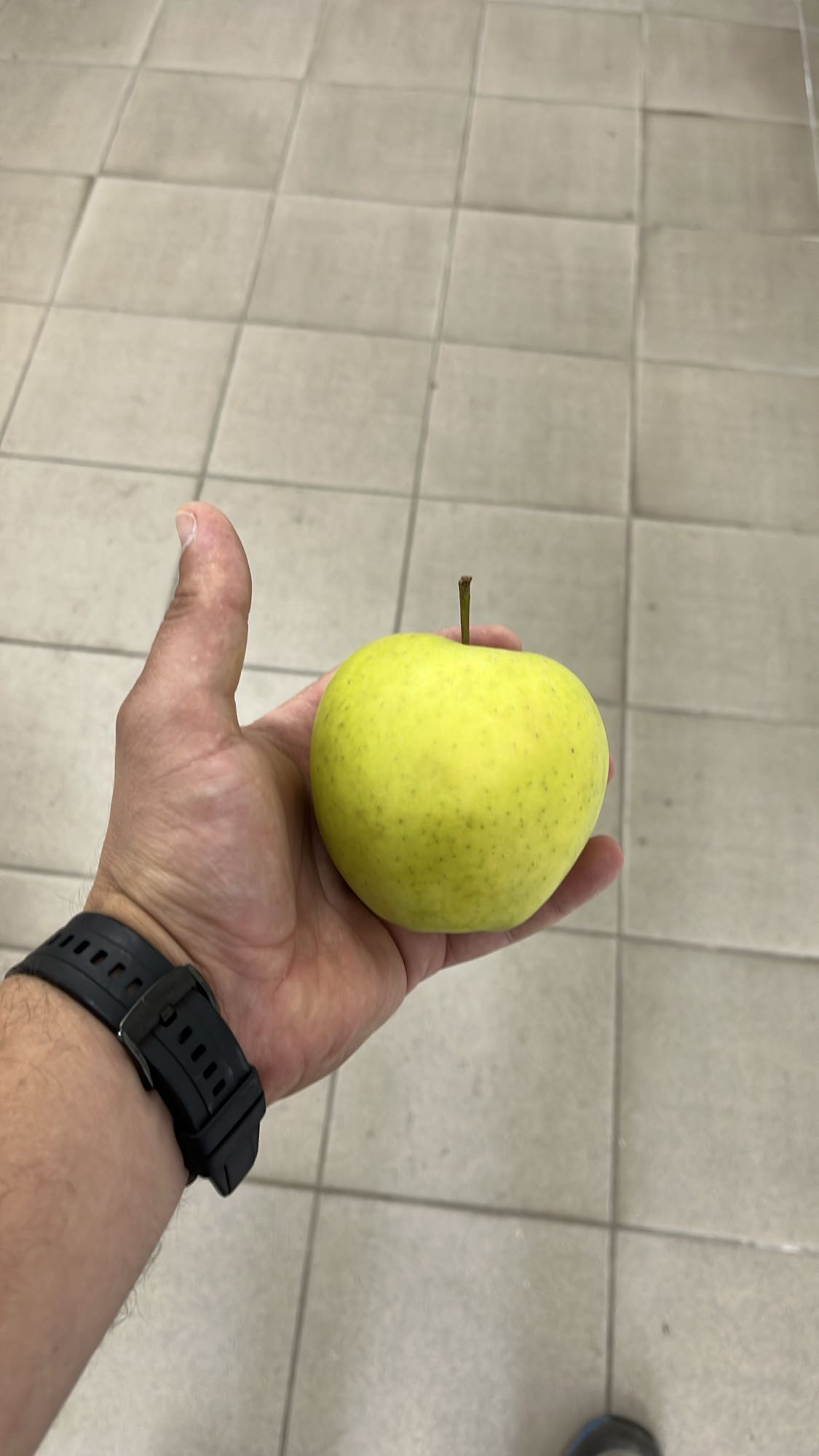 Зелена ябълка