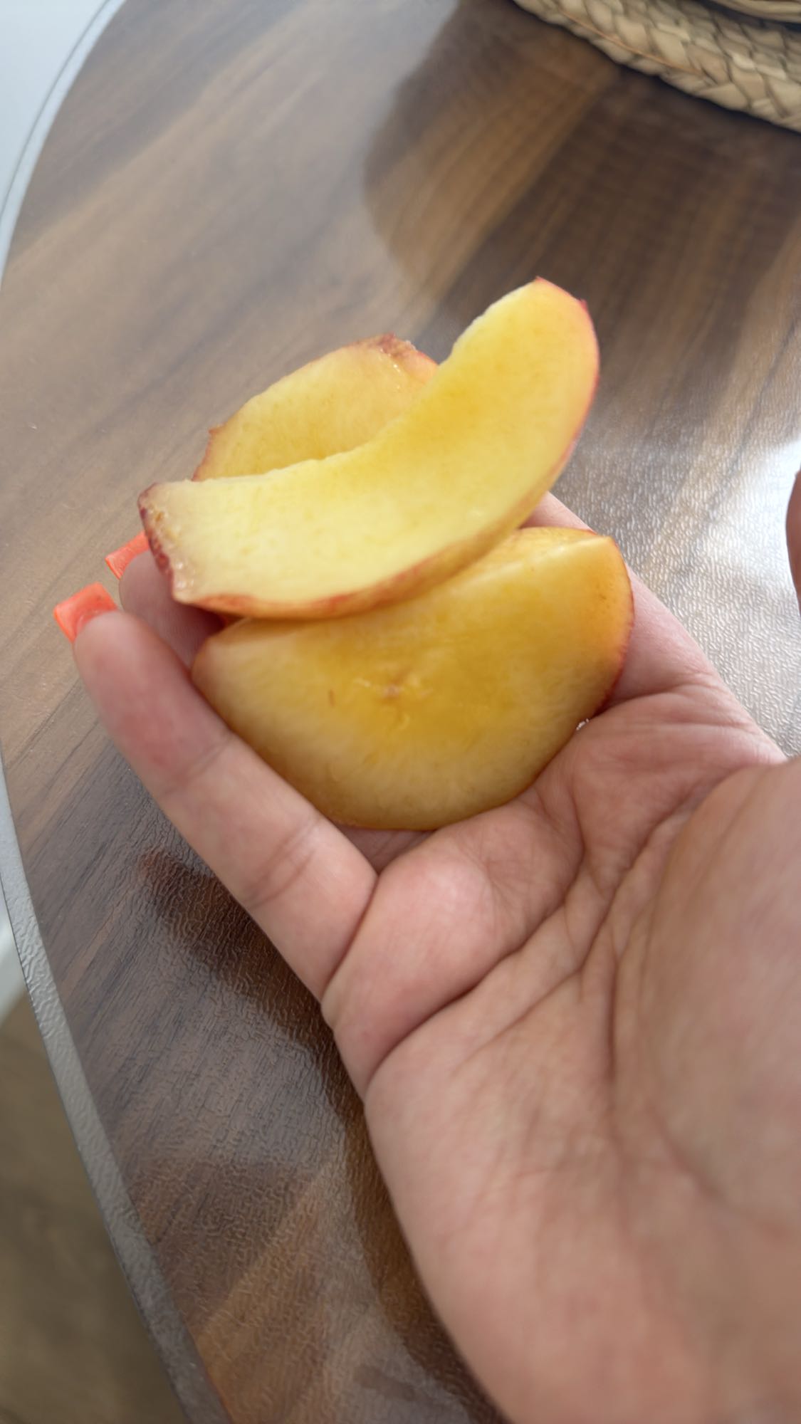Peach slices snack