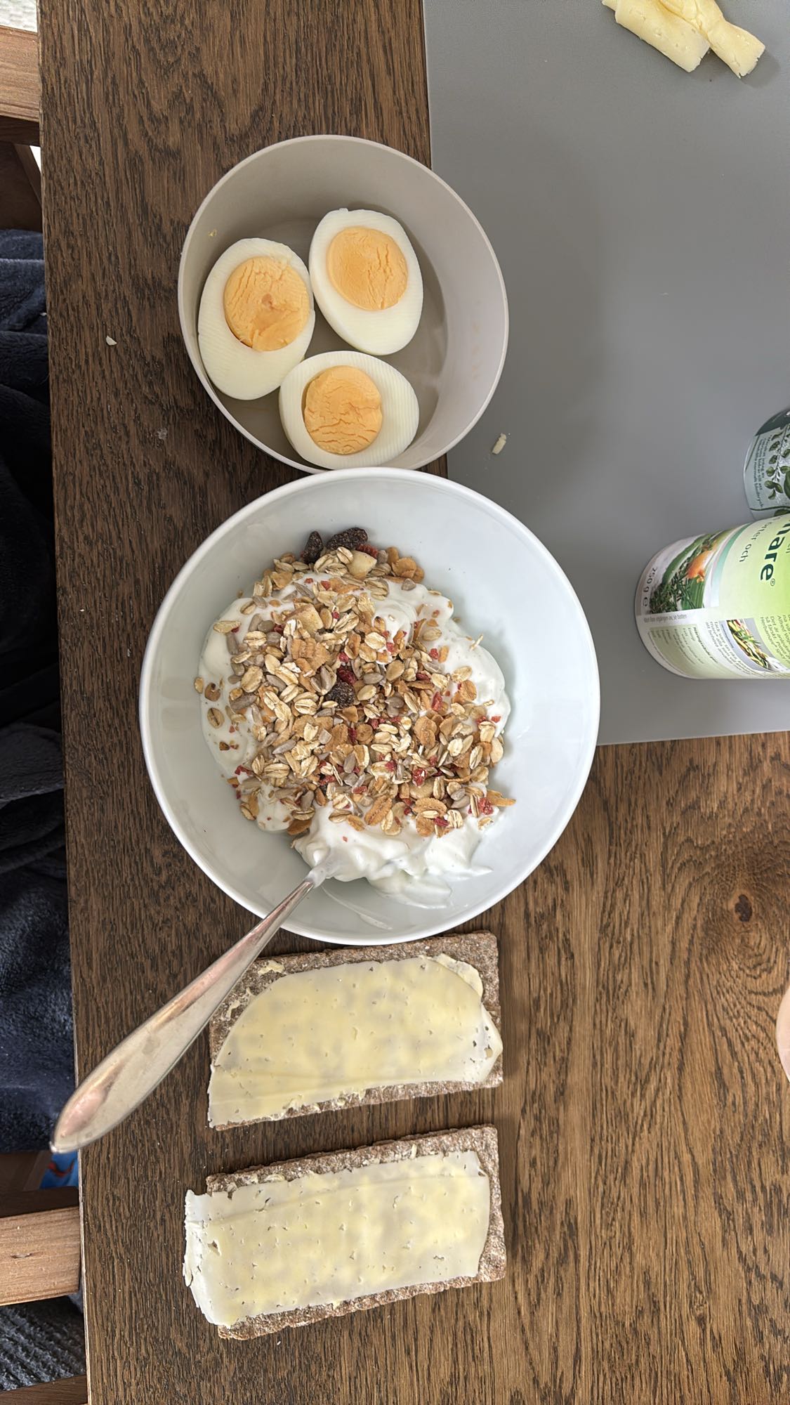 Frukost med ägg & yoghurt