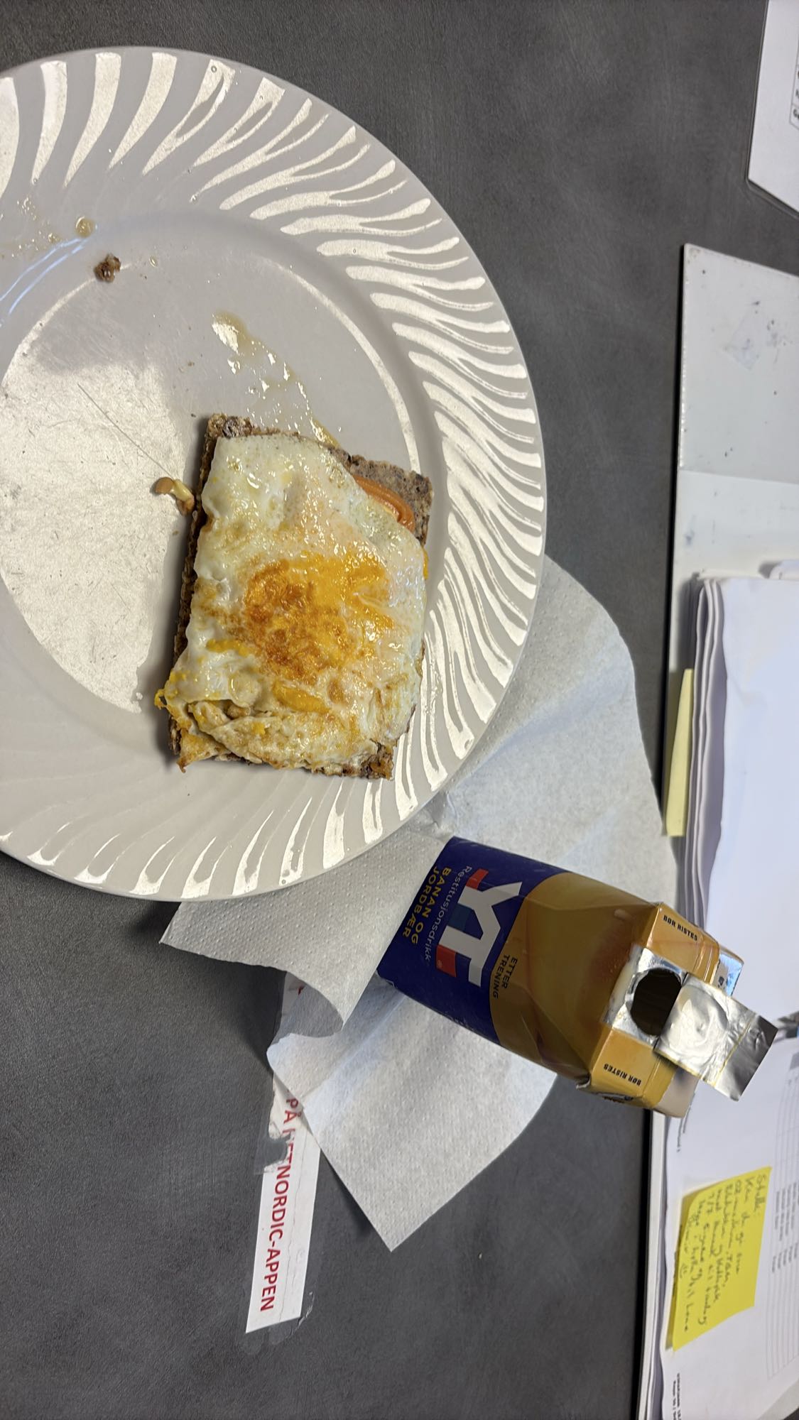 Egg rye crispbread snack