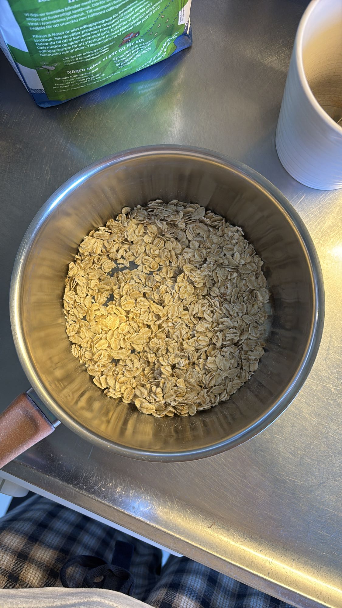 Havregryn i kastrull