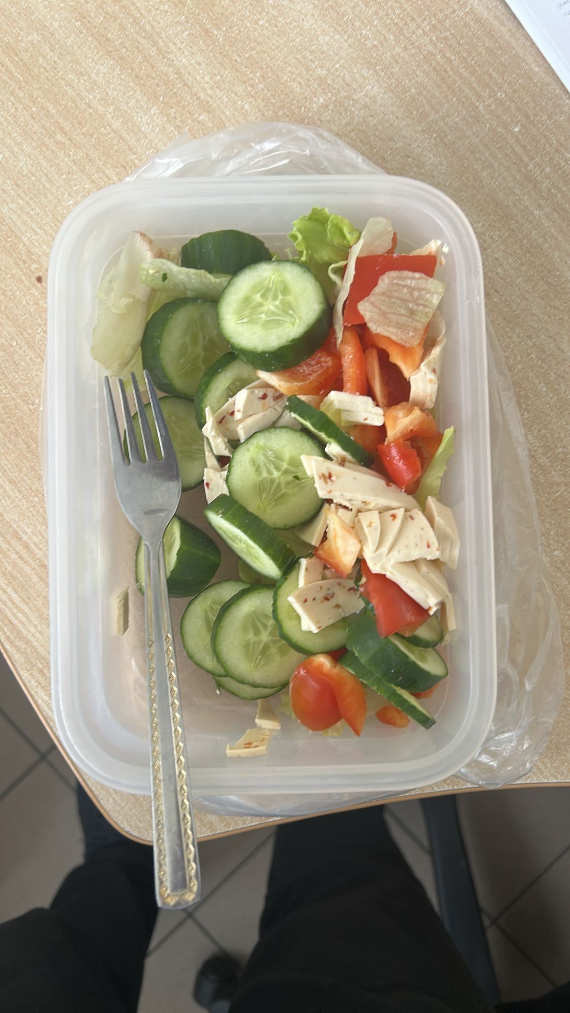 Sałatka z warzywami i tofu