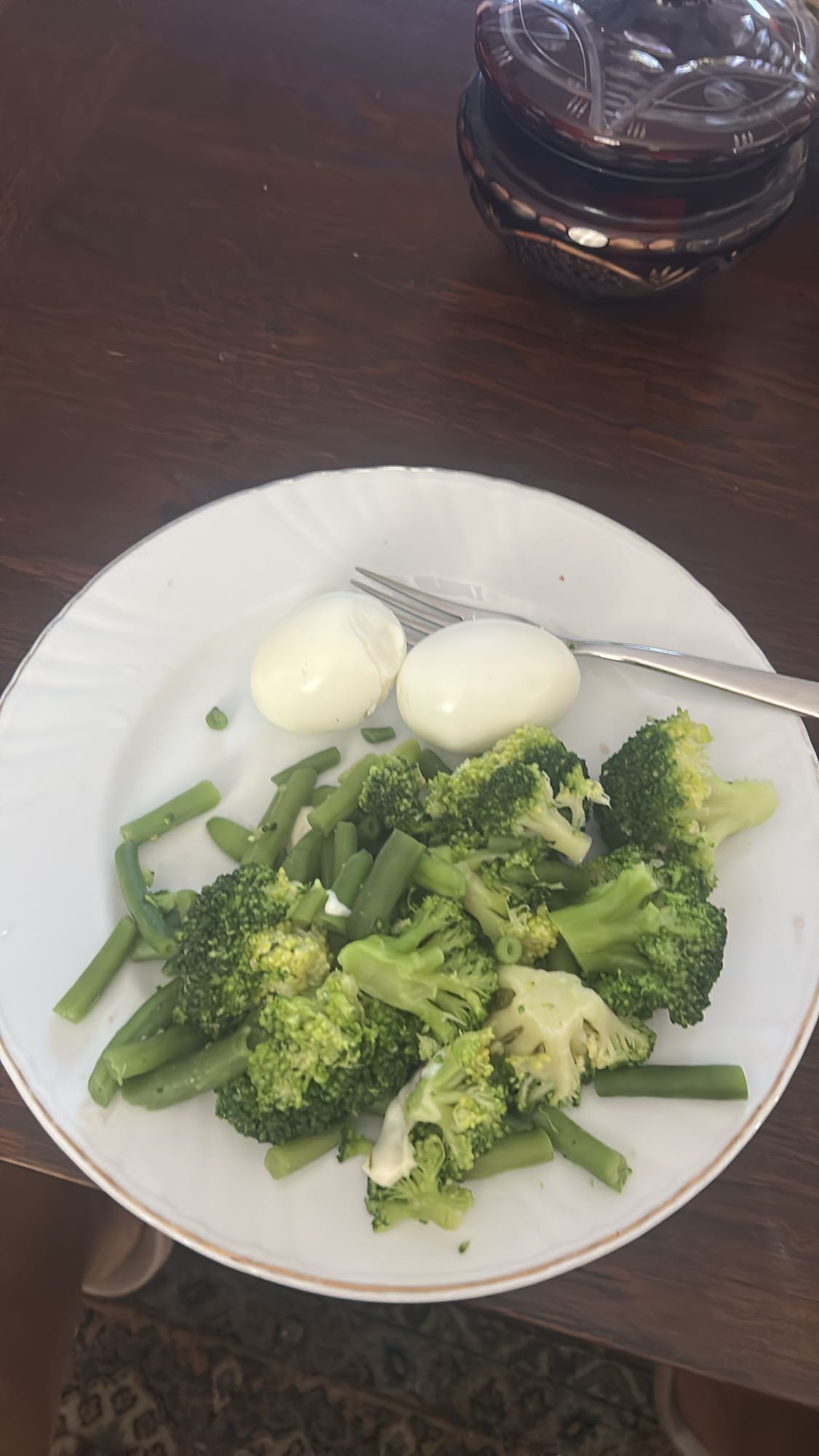 Oua fierte cu legume