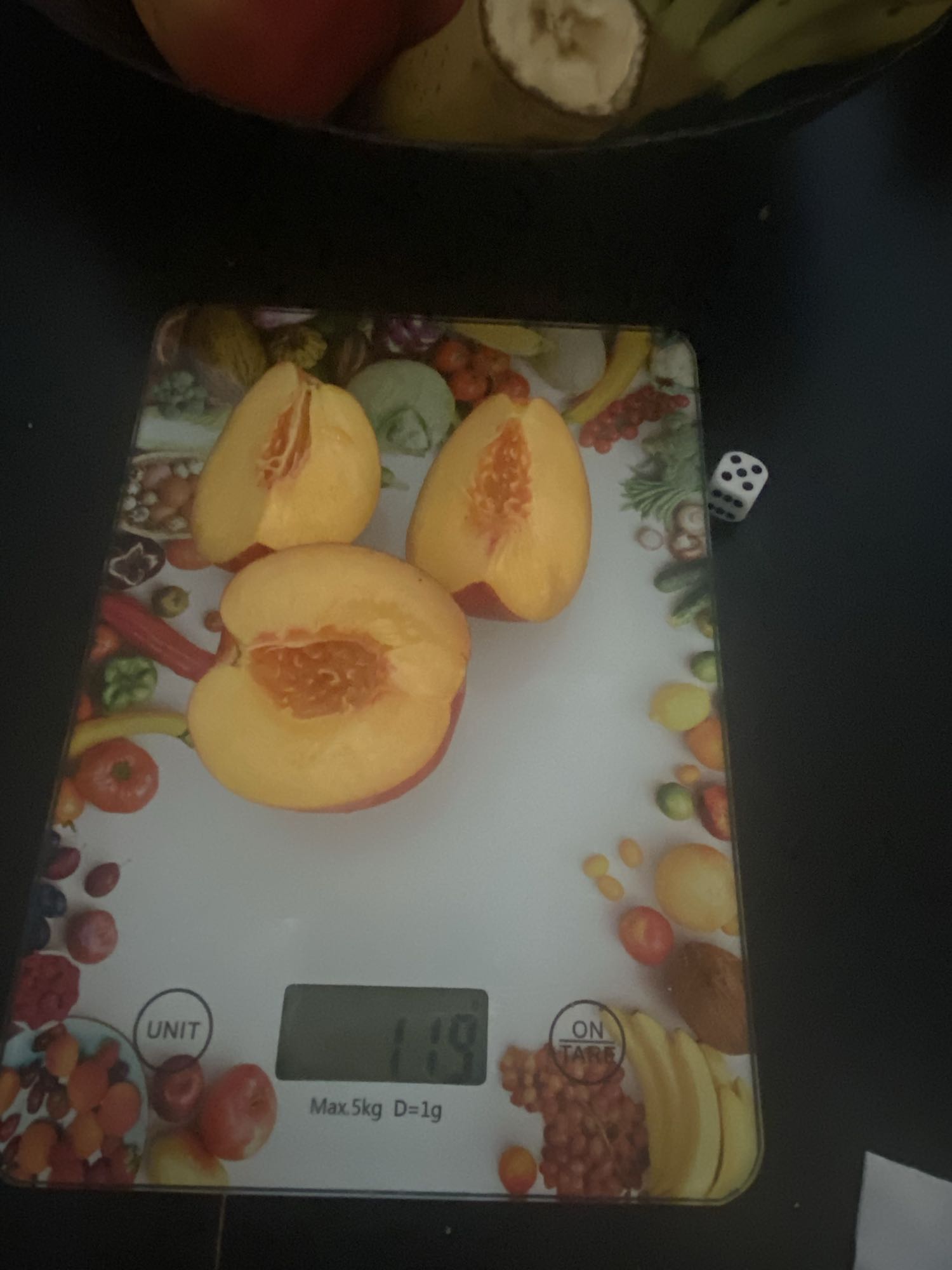 خوخ طازج مقطع