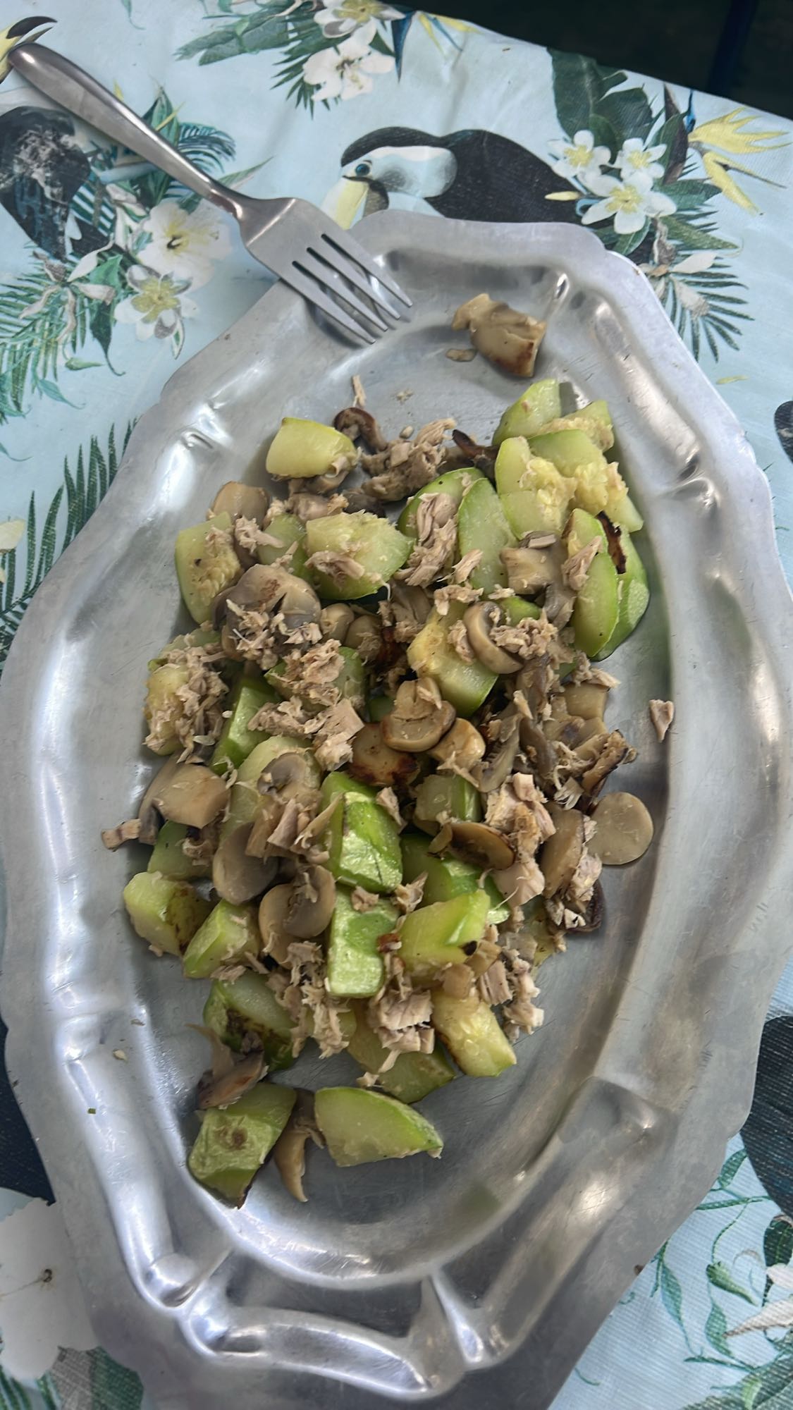 Calabacín con atún y champiñones