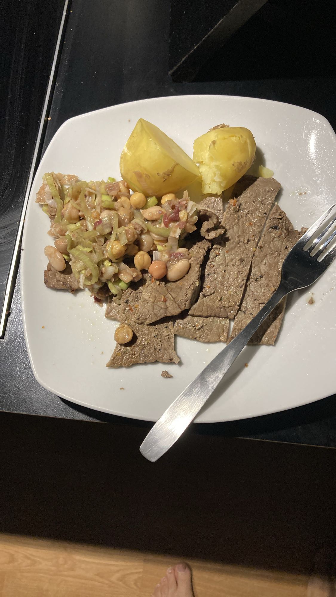 Biff med bönsallad