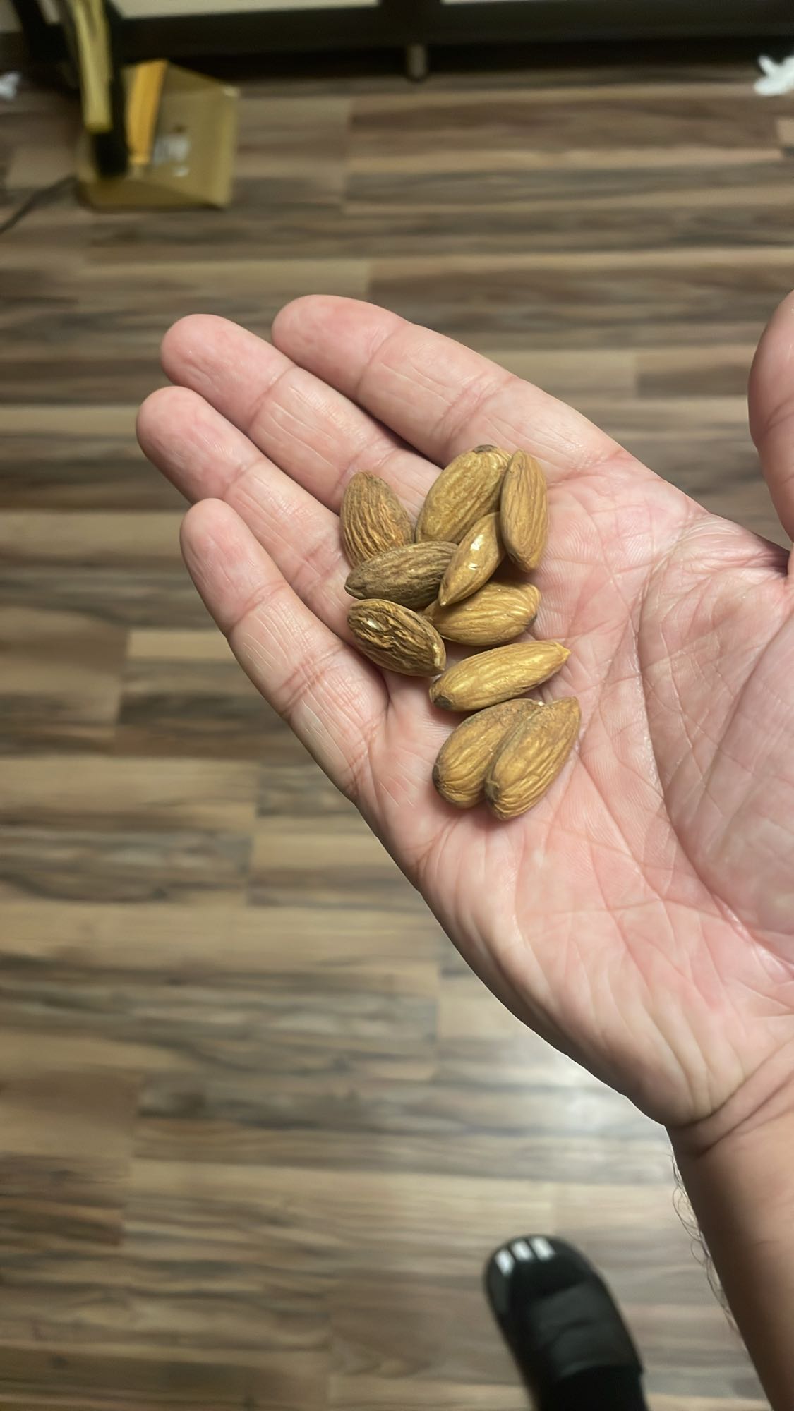 горсть миндаля