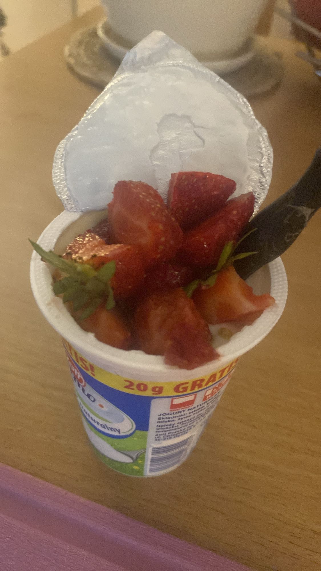 Jogurt z truskawkami