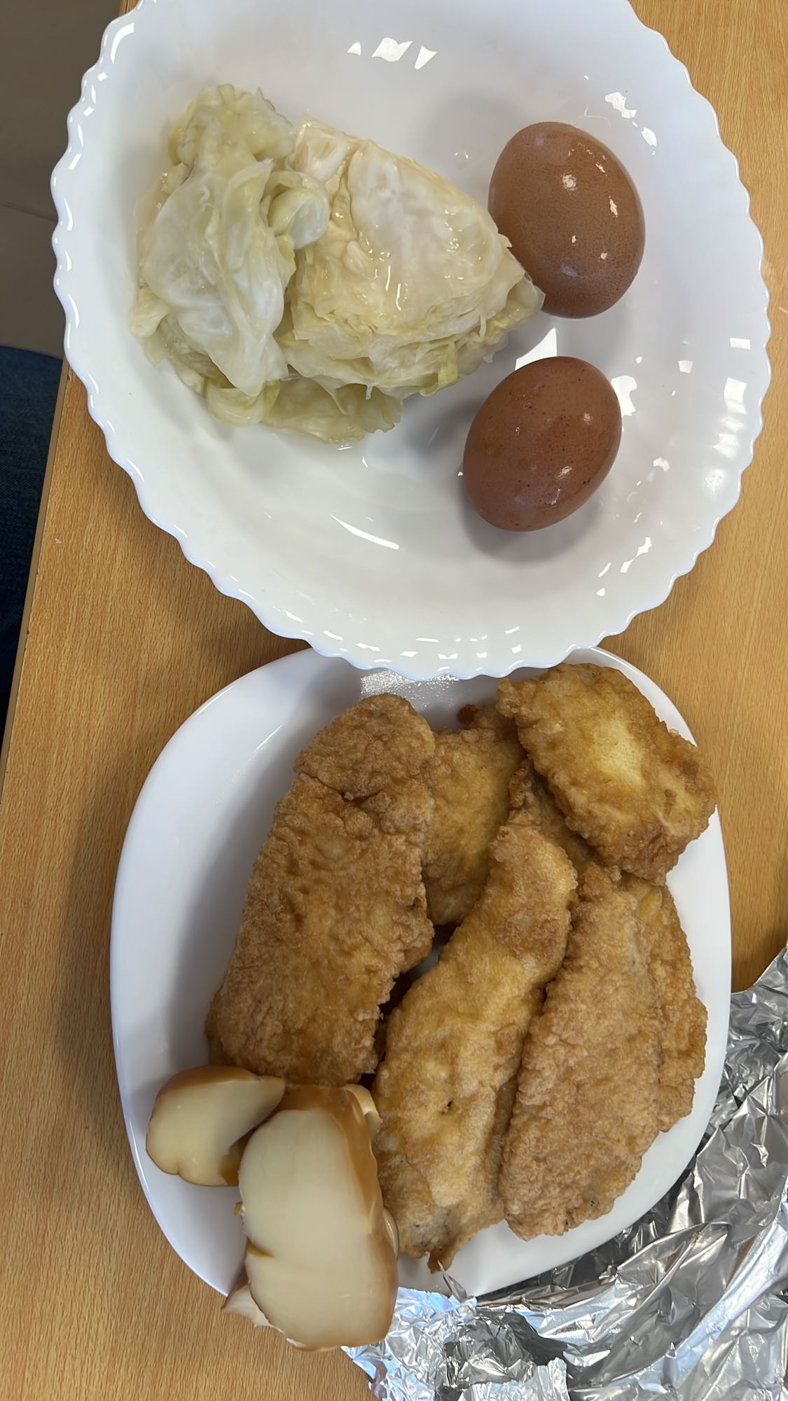 Pui pane, ouă, varză, cașcaval