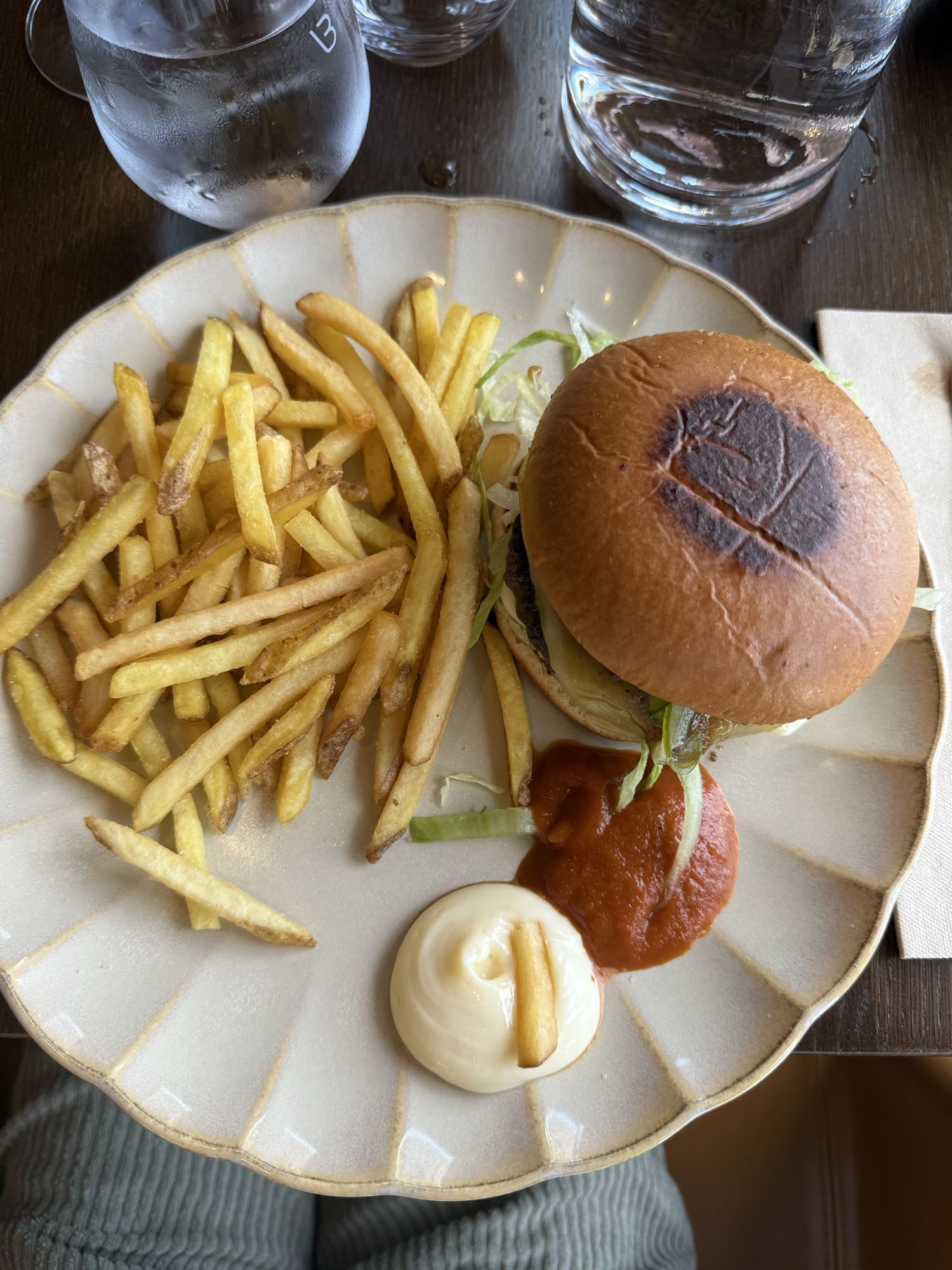 Hamburgare med pommes