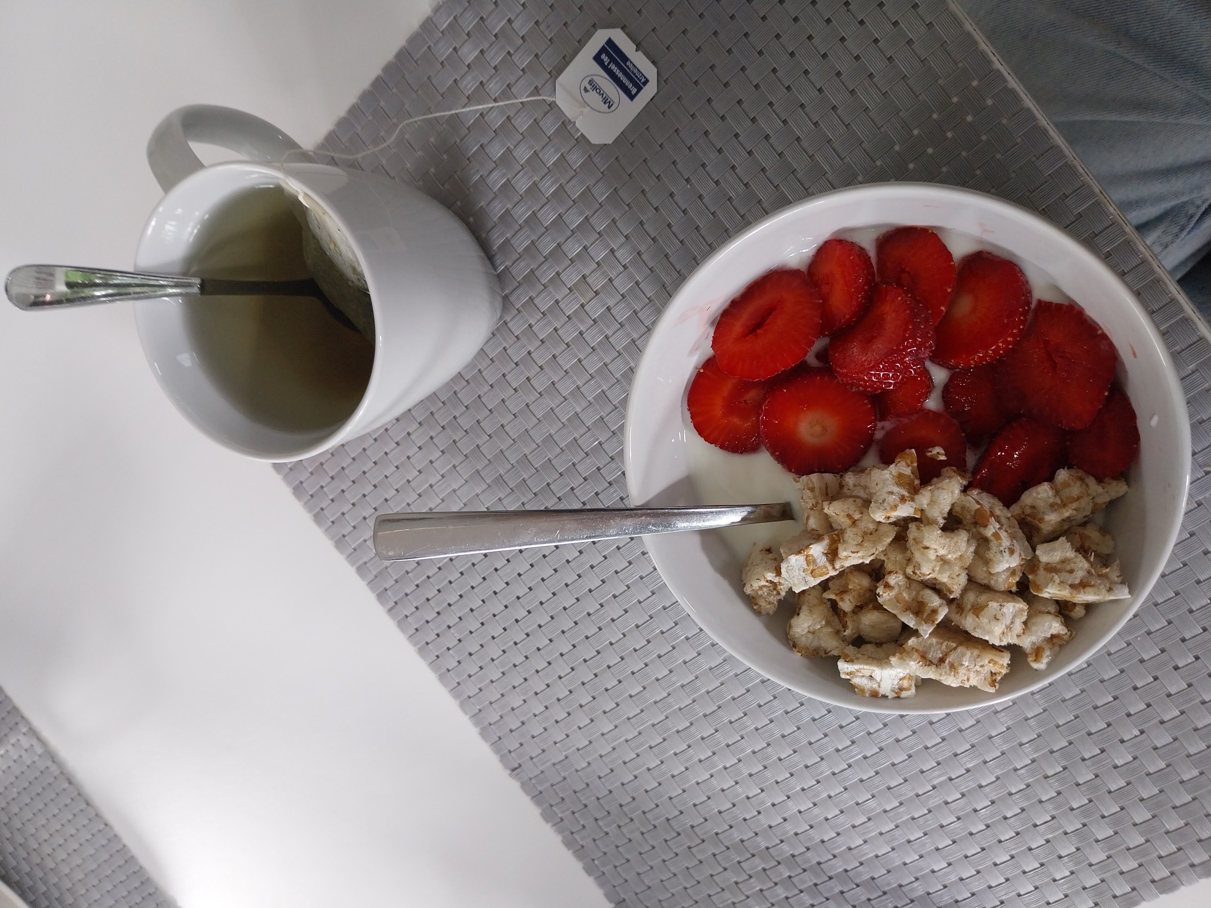Joghurt mit Erdbeeren