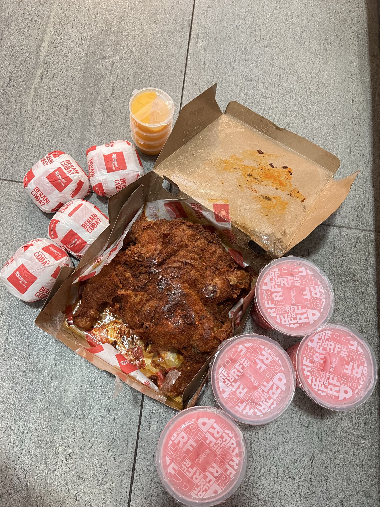 Paket ayam dan burger