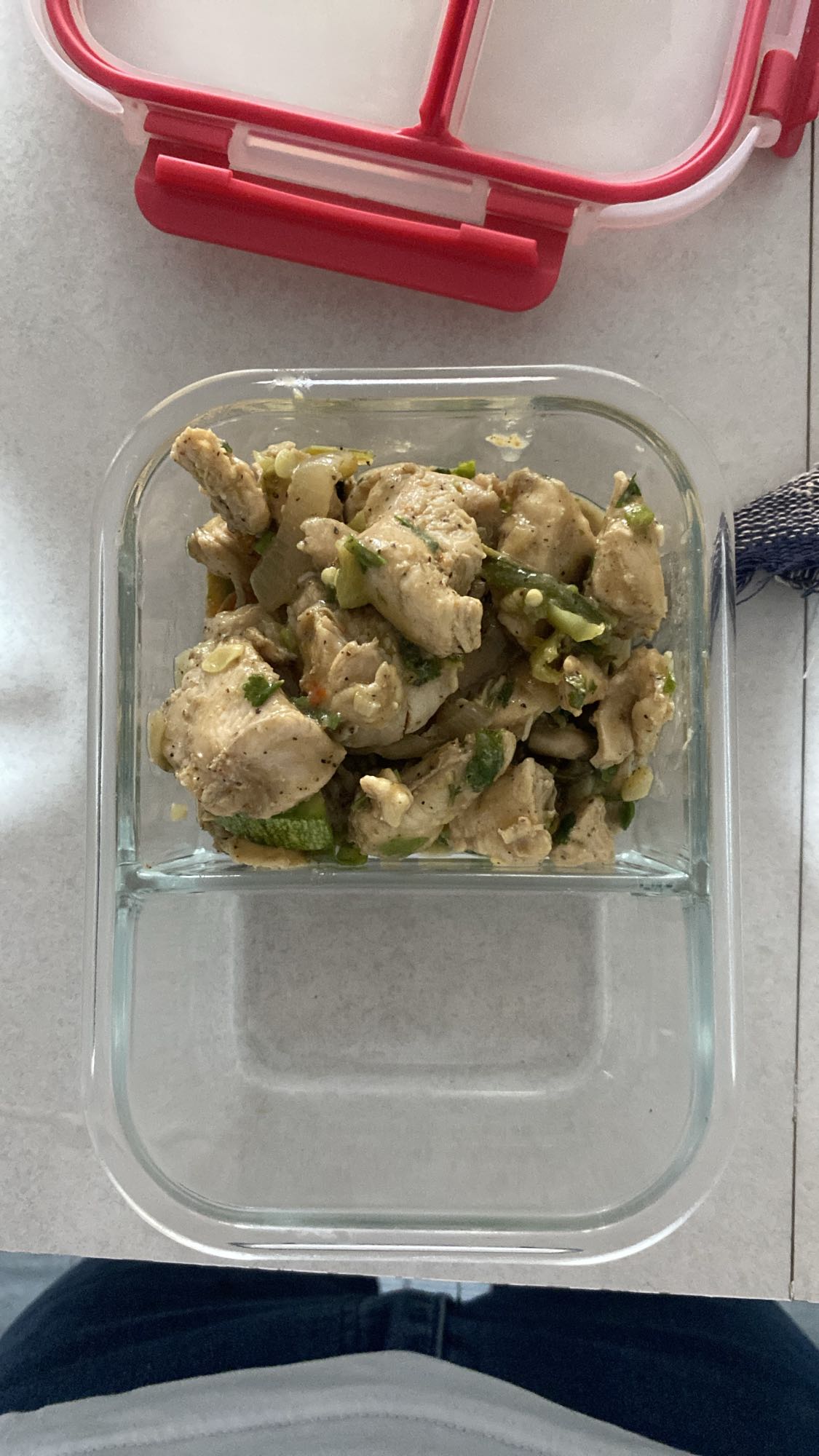 Pollo con verduras salteadas