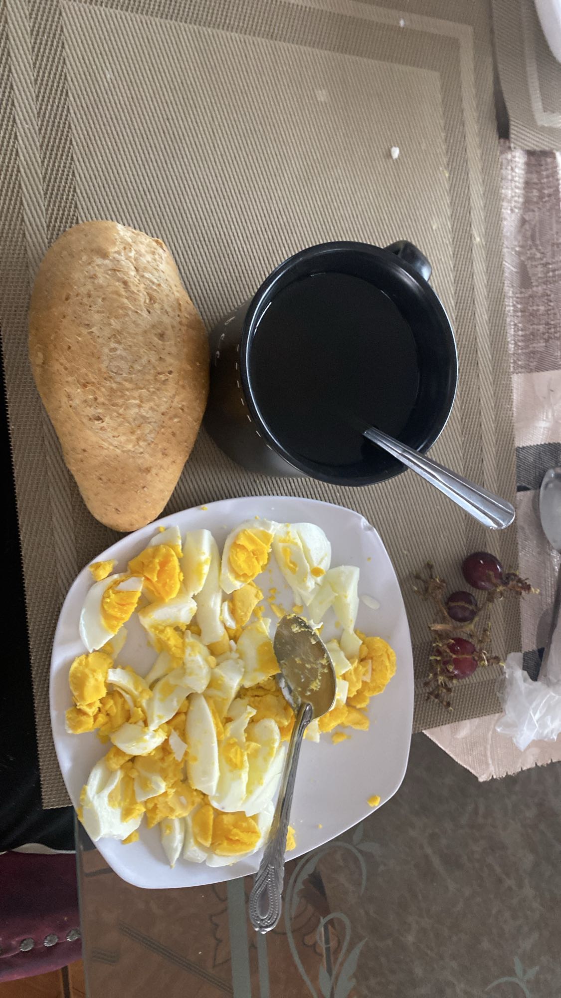 Desayuno con huevos y pan