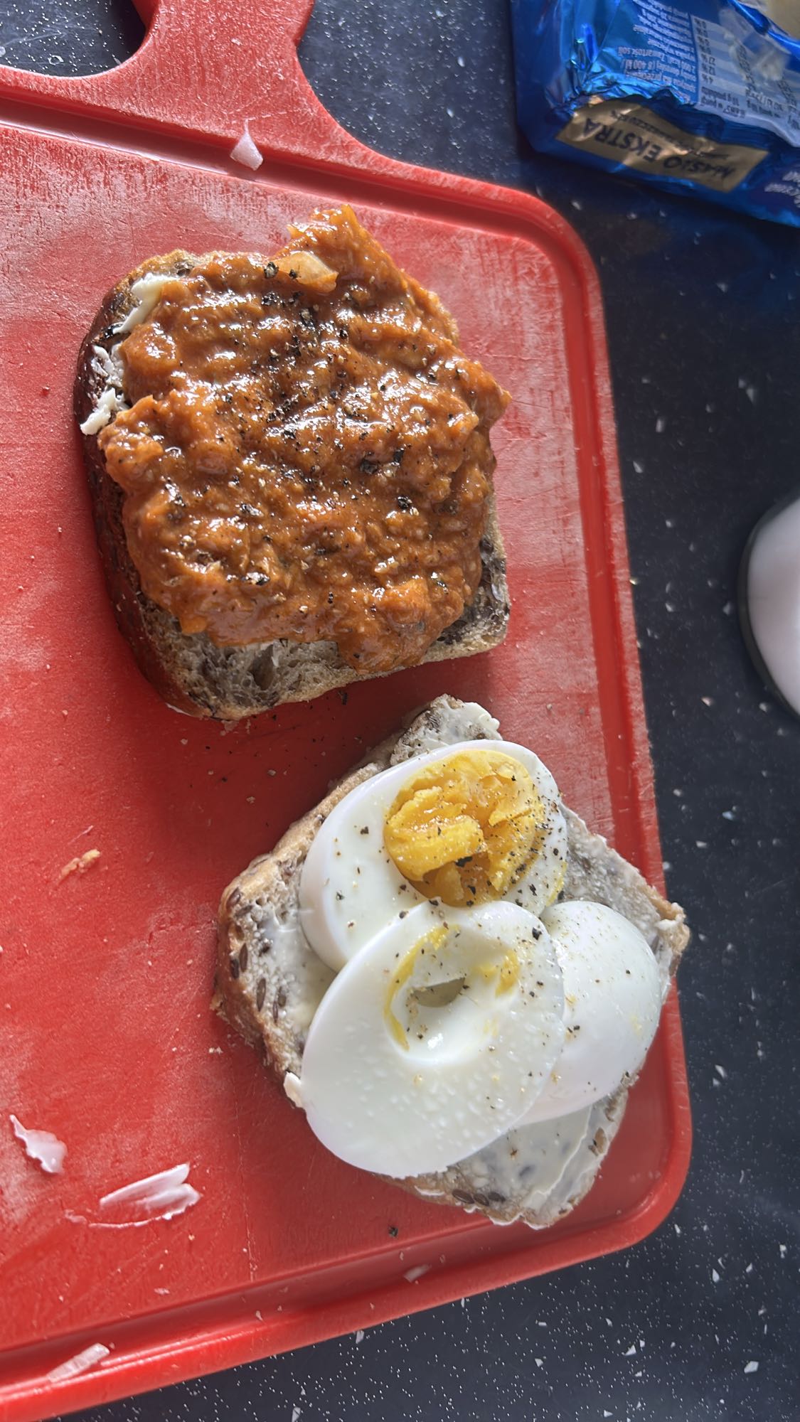 Kanapki z jajkiem i pastą