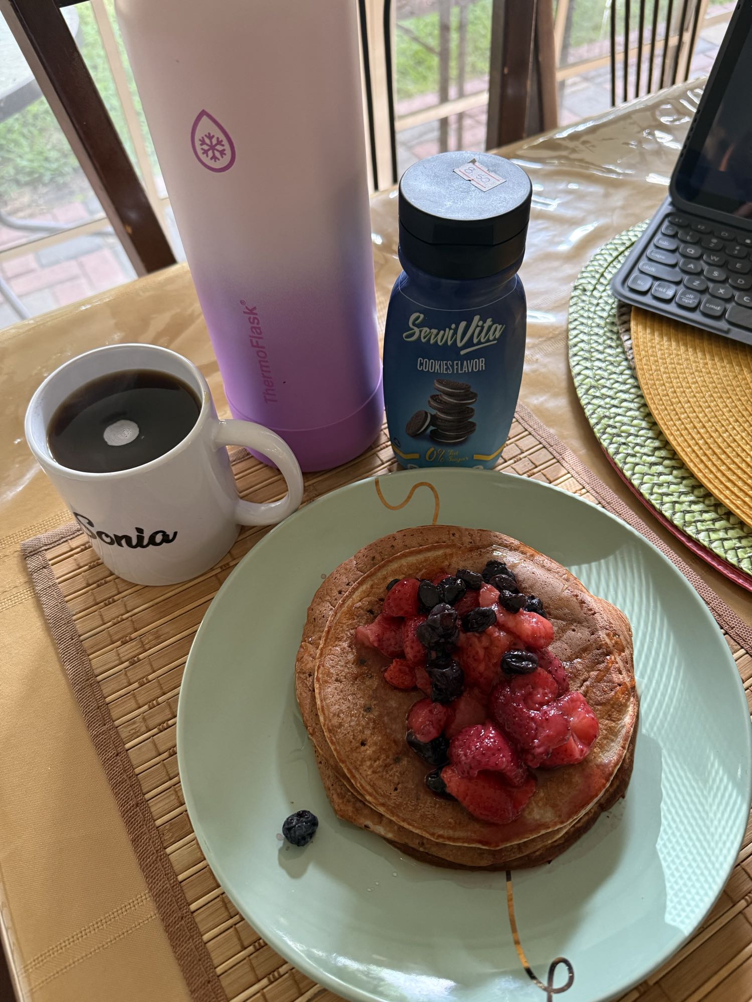 Panqueques con frutos rojos