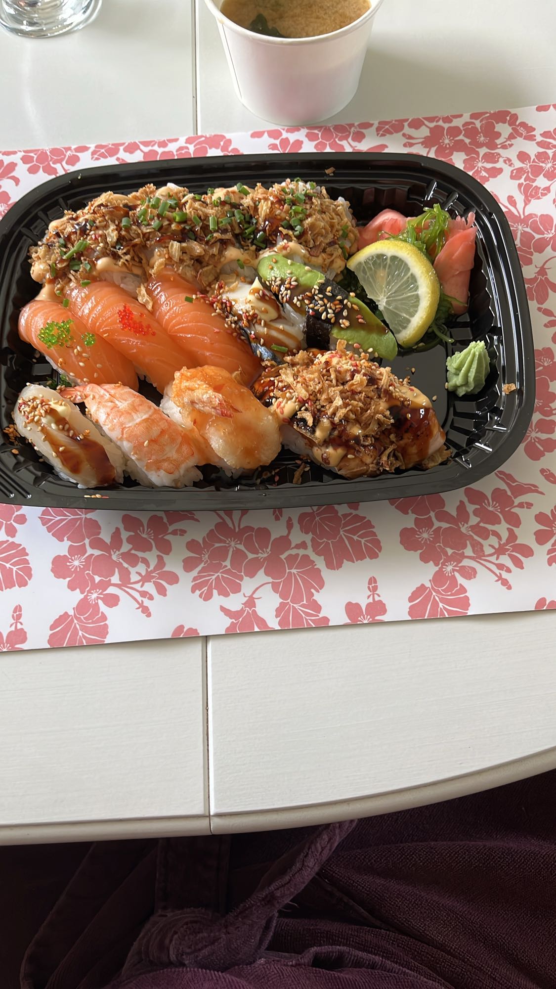 Sushitallrik med misosoppa