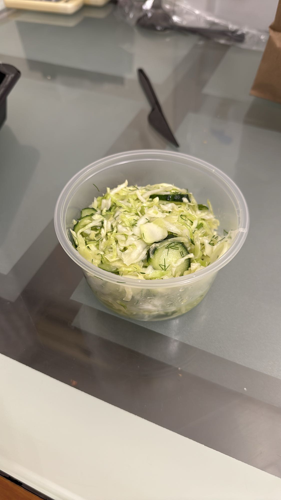 Салат из капусты и огурцов