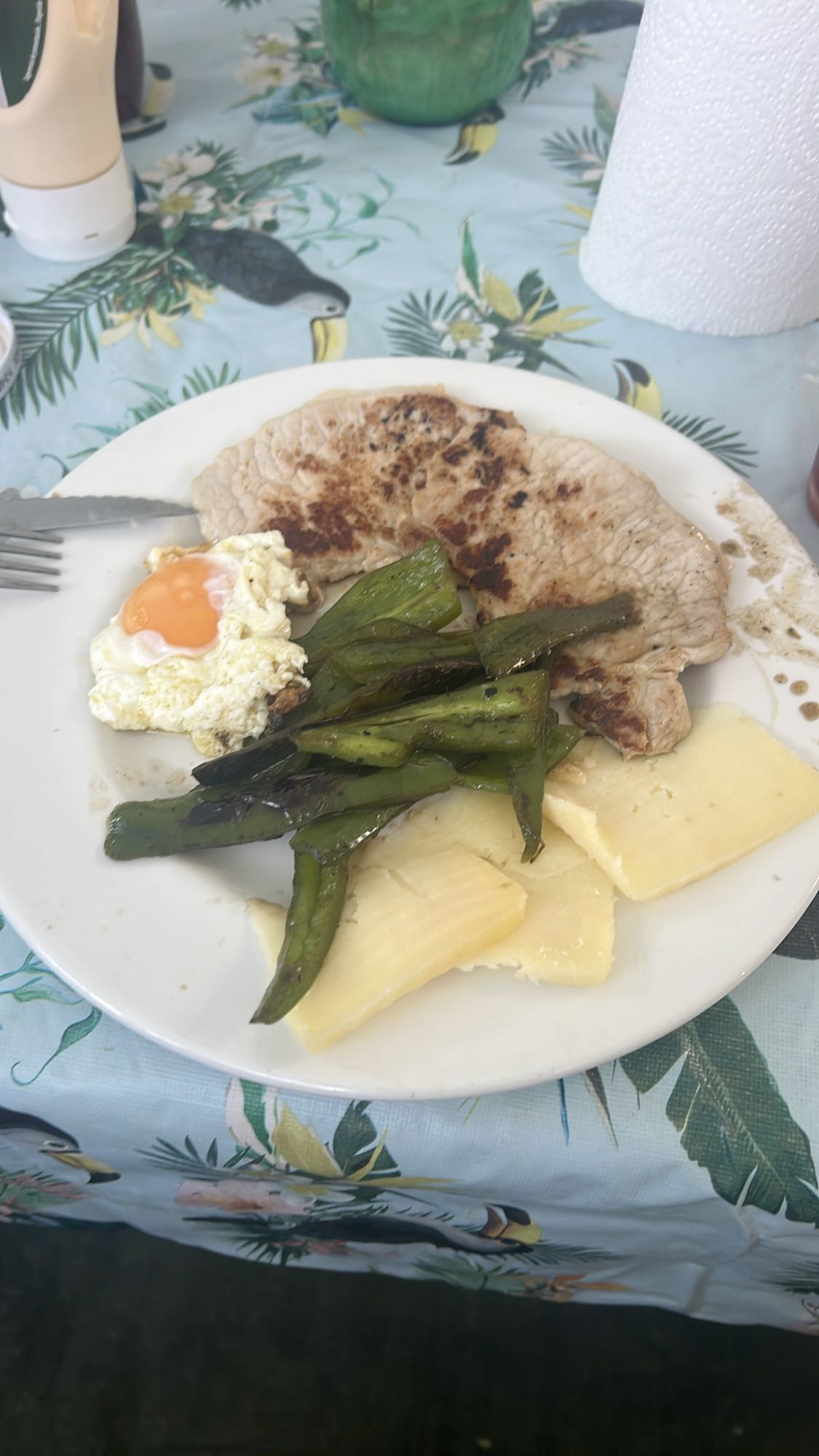 Plato mixto con carne y queso