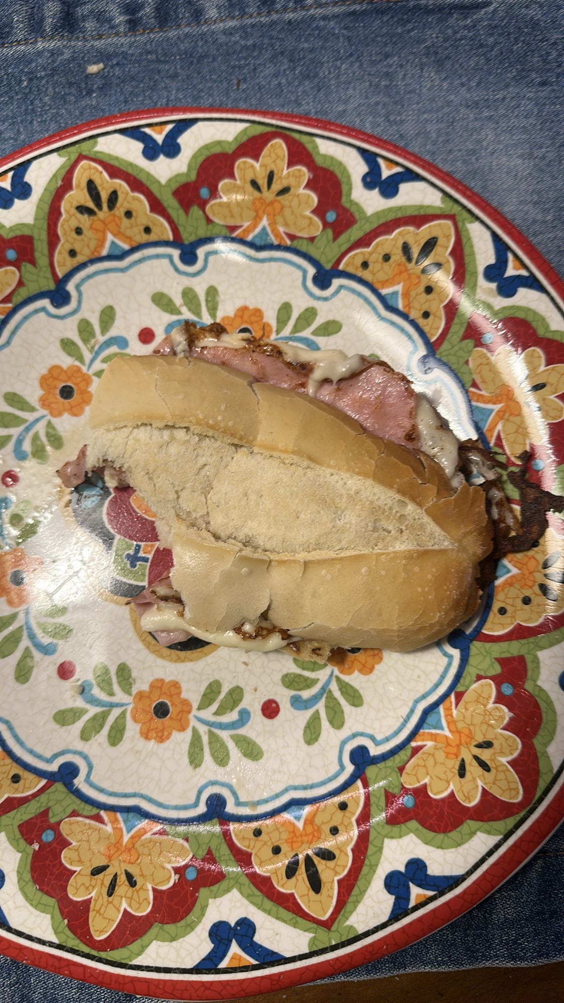 Sanduíche de presunto e queijo