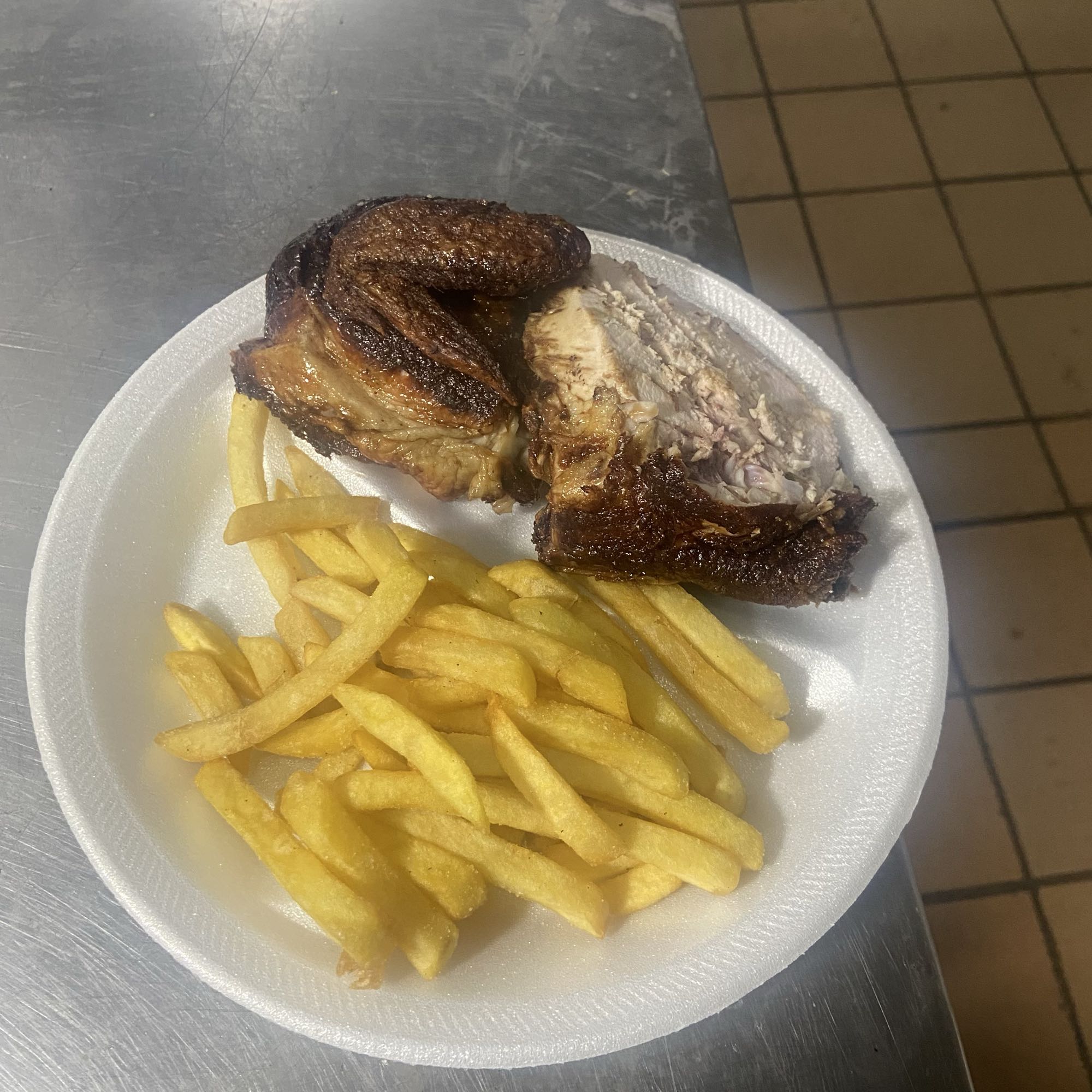 Pollo con papas fritas