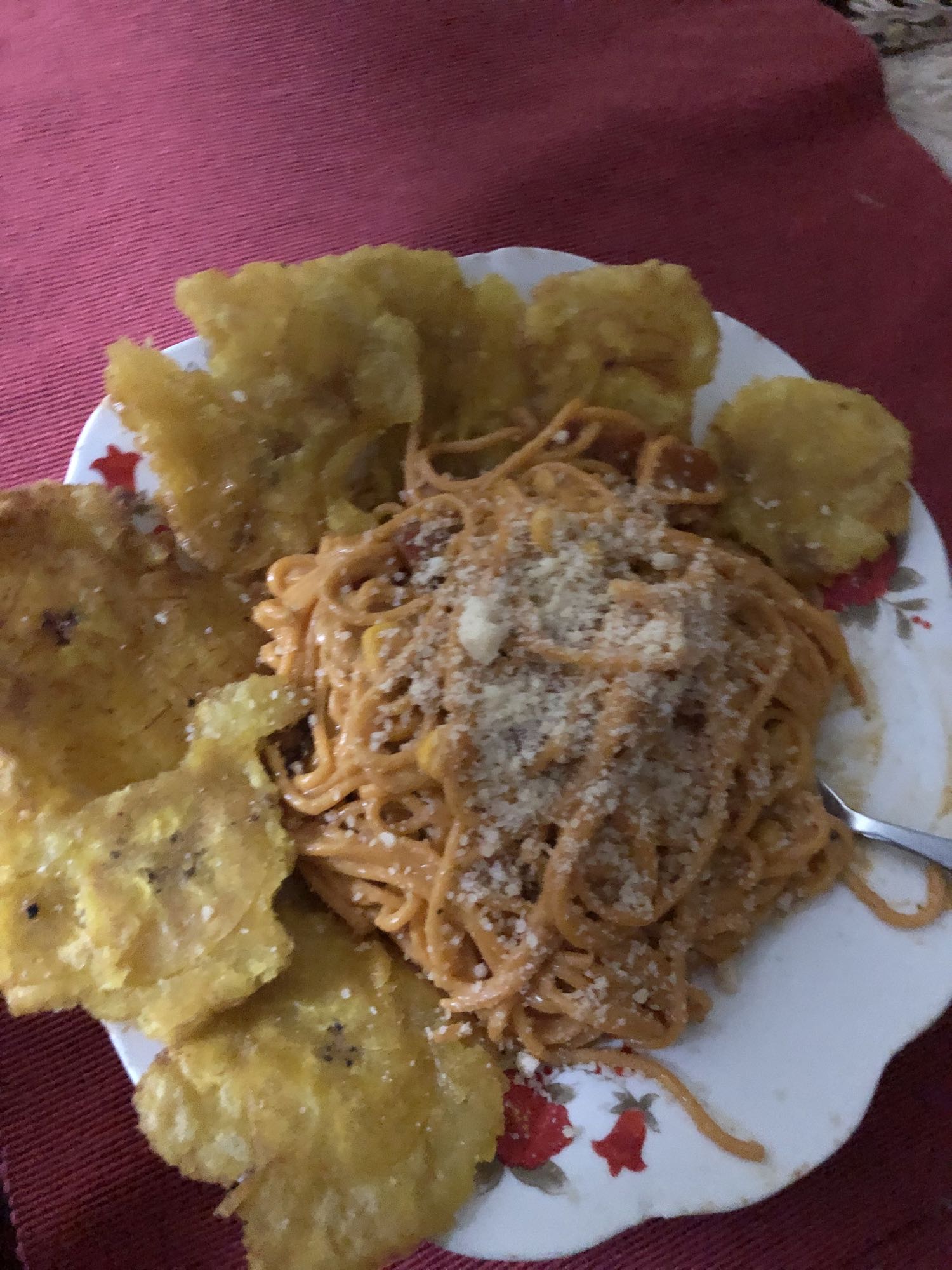 Espaguetis con tostones