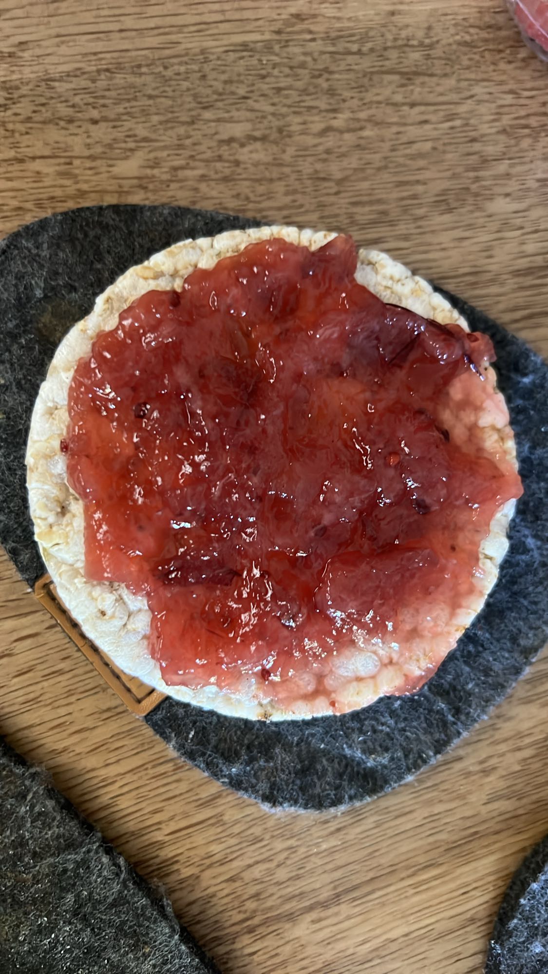 Reiswaffel mit Marmelade