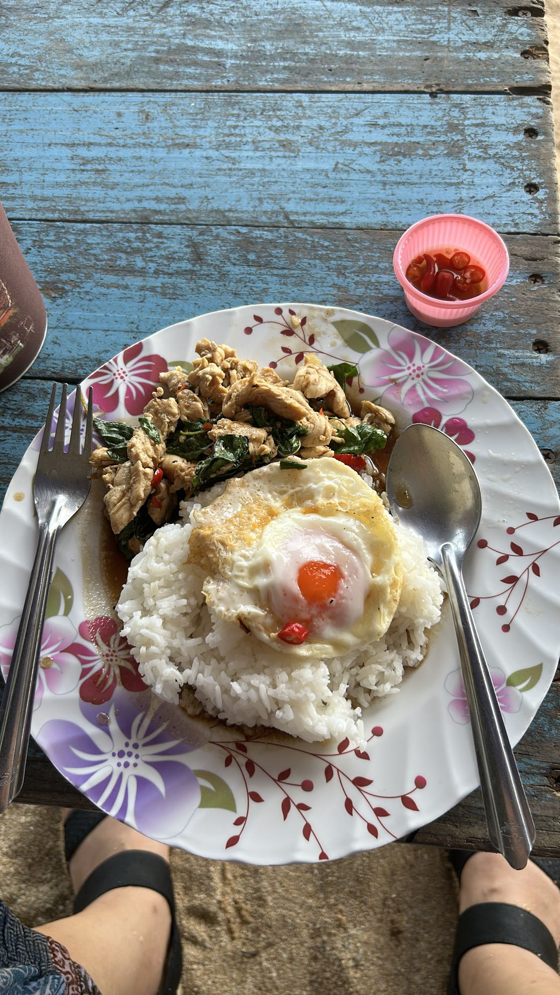 Kylling med ris og stekt egg