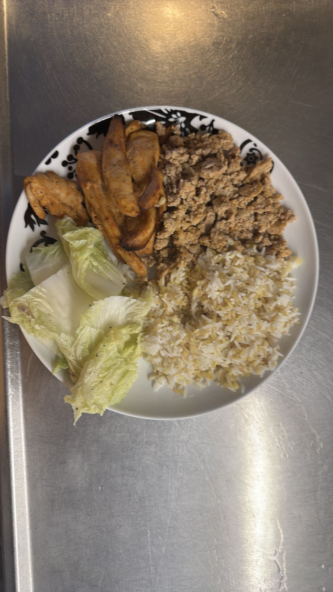 Kyckling med ris och sallad