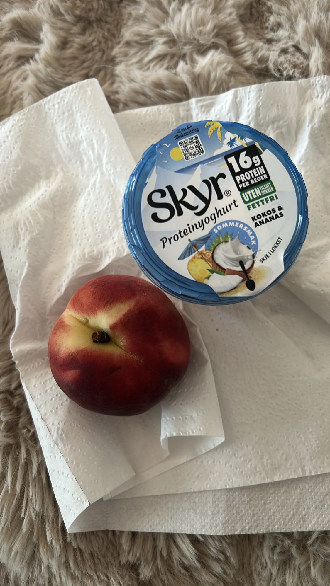 Skyr og fersken
