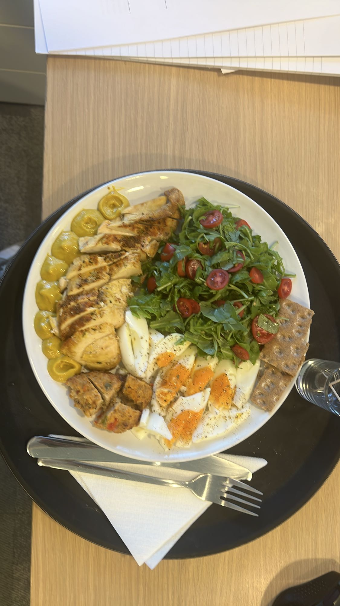 Πιατέλα με κοτόπουλο και αυγά