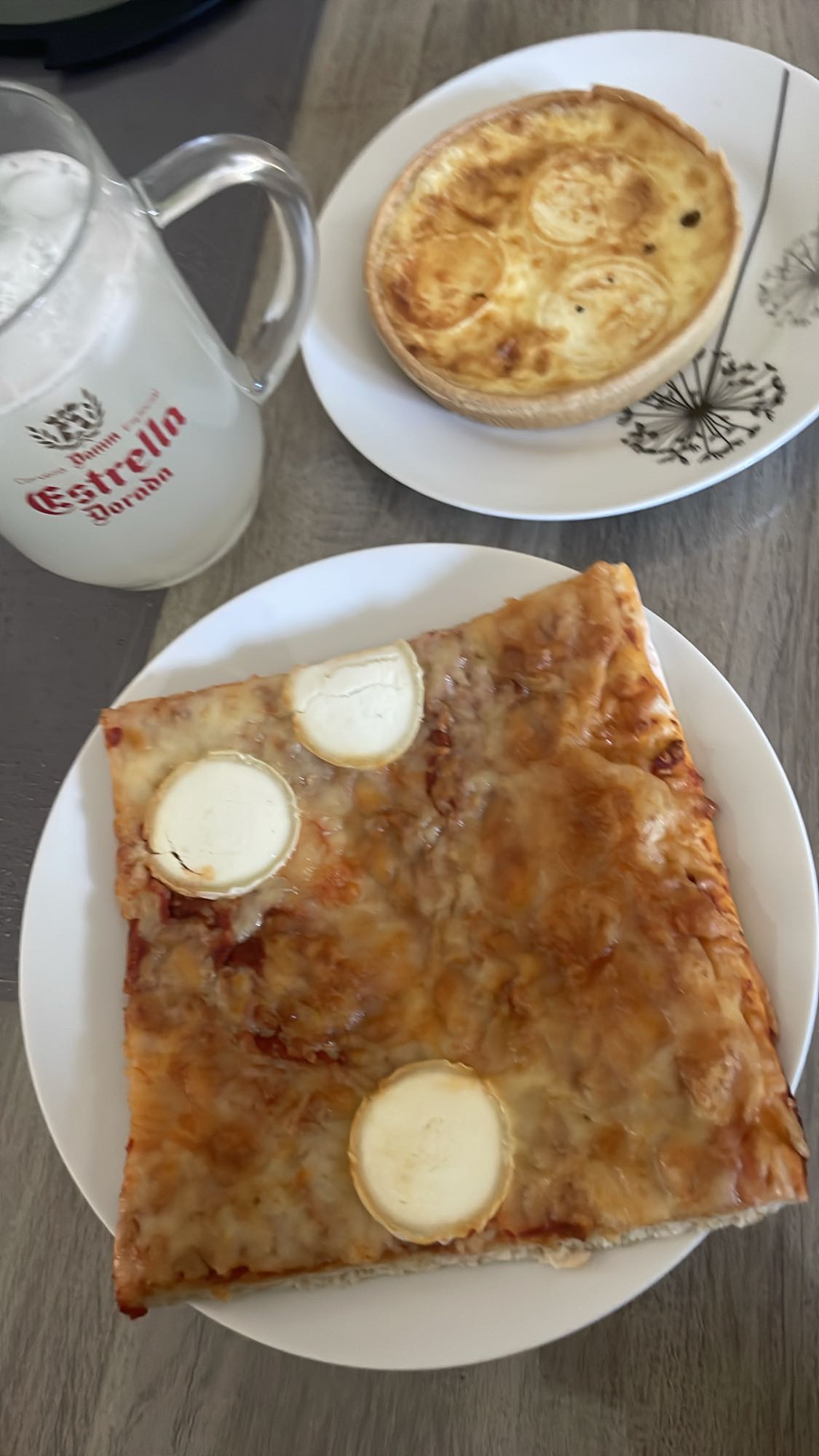 Pizza et quiche fromage