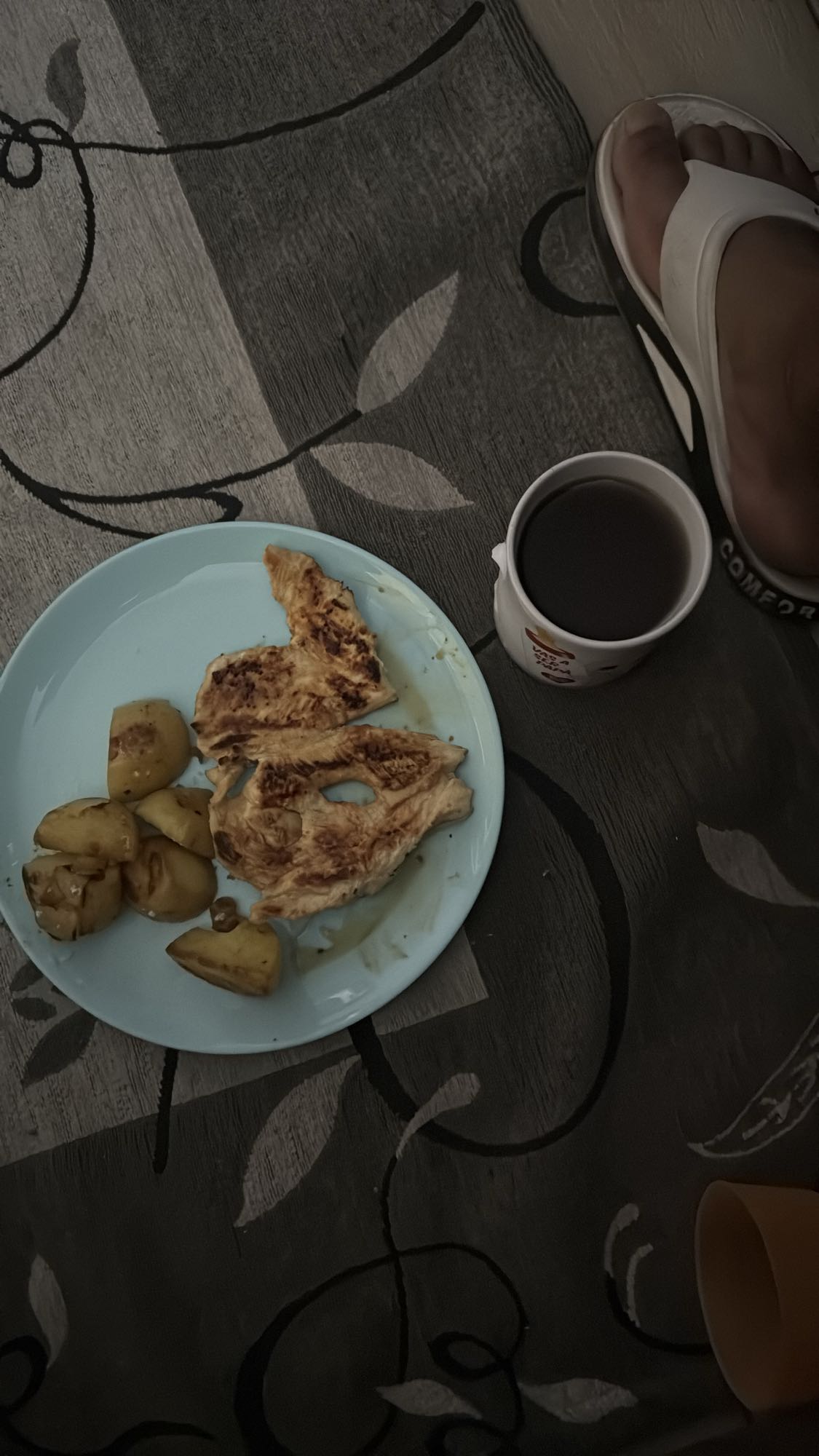 Tavuk ve patates tabağı