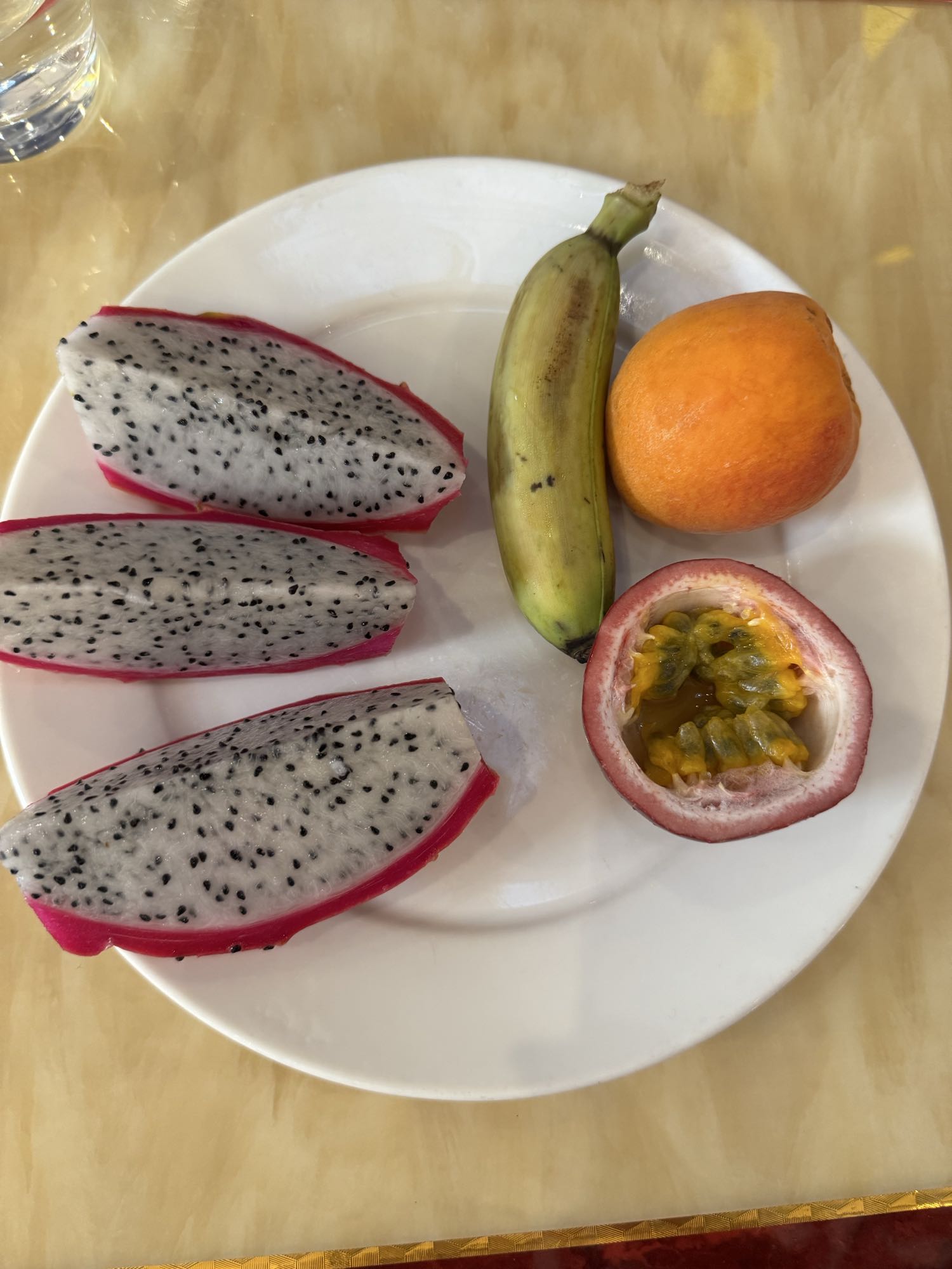 Assiette de fruits frais