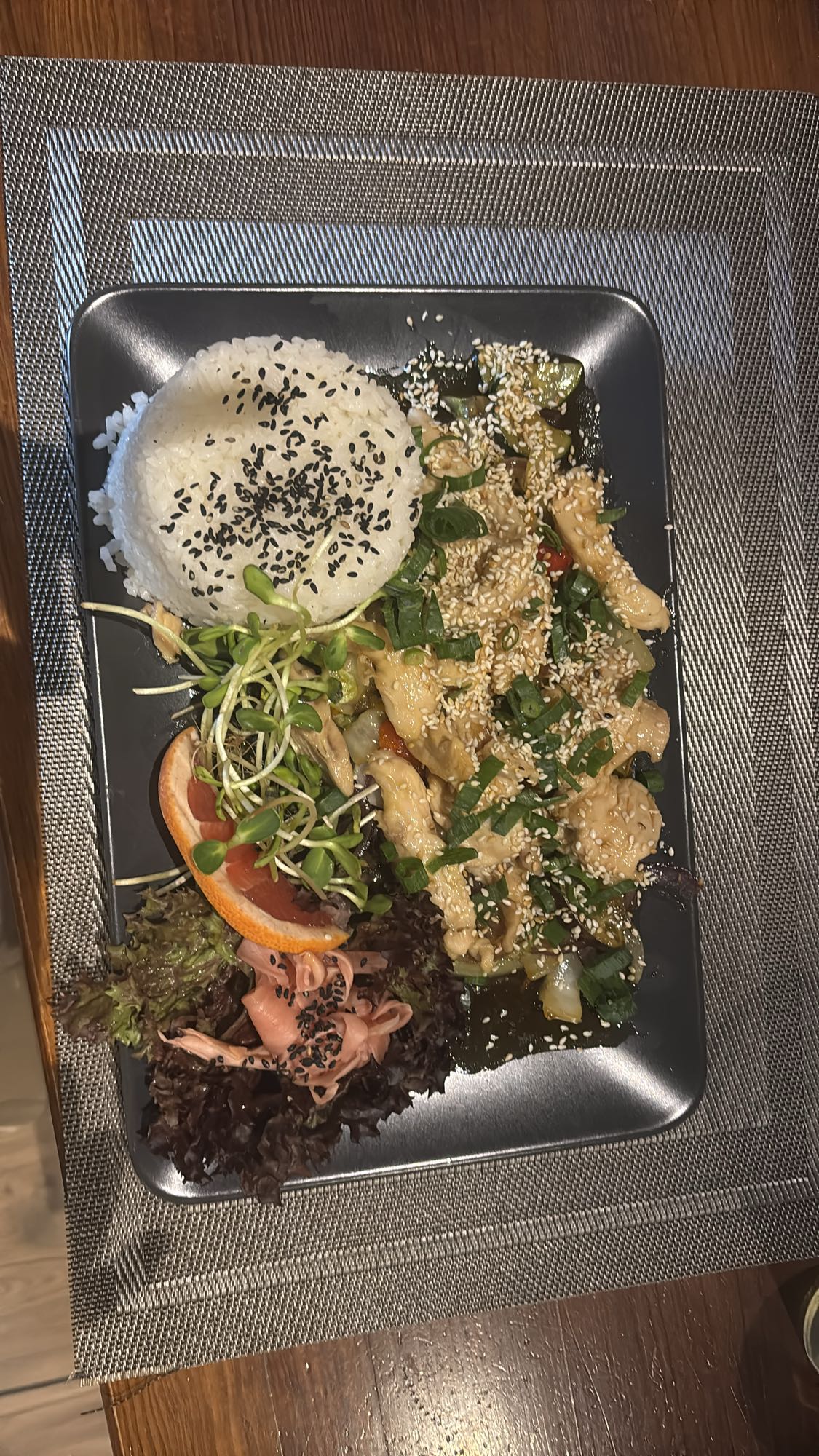 kurczak z warzywami i ryżem