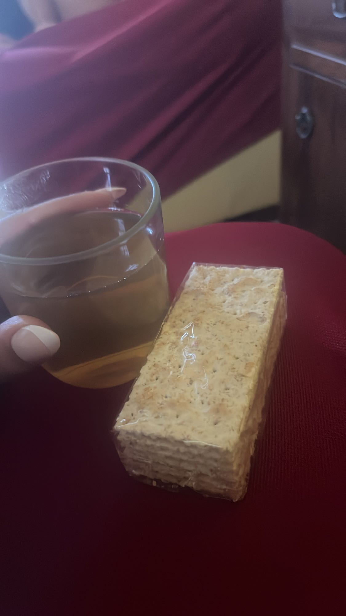 Té y barra de cereal