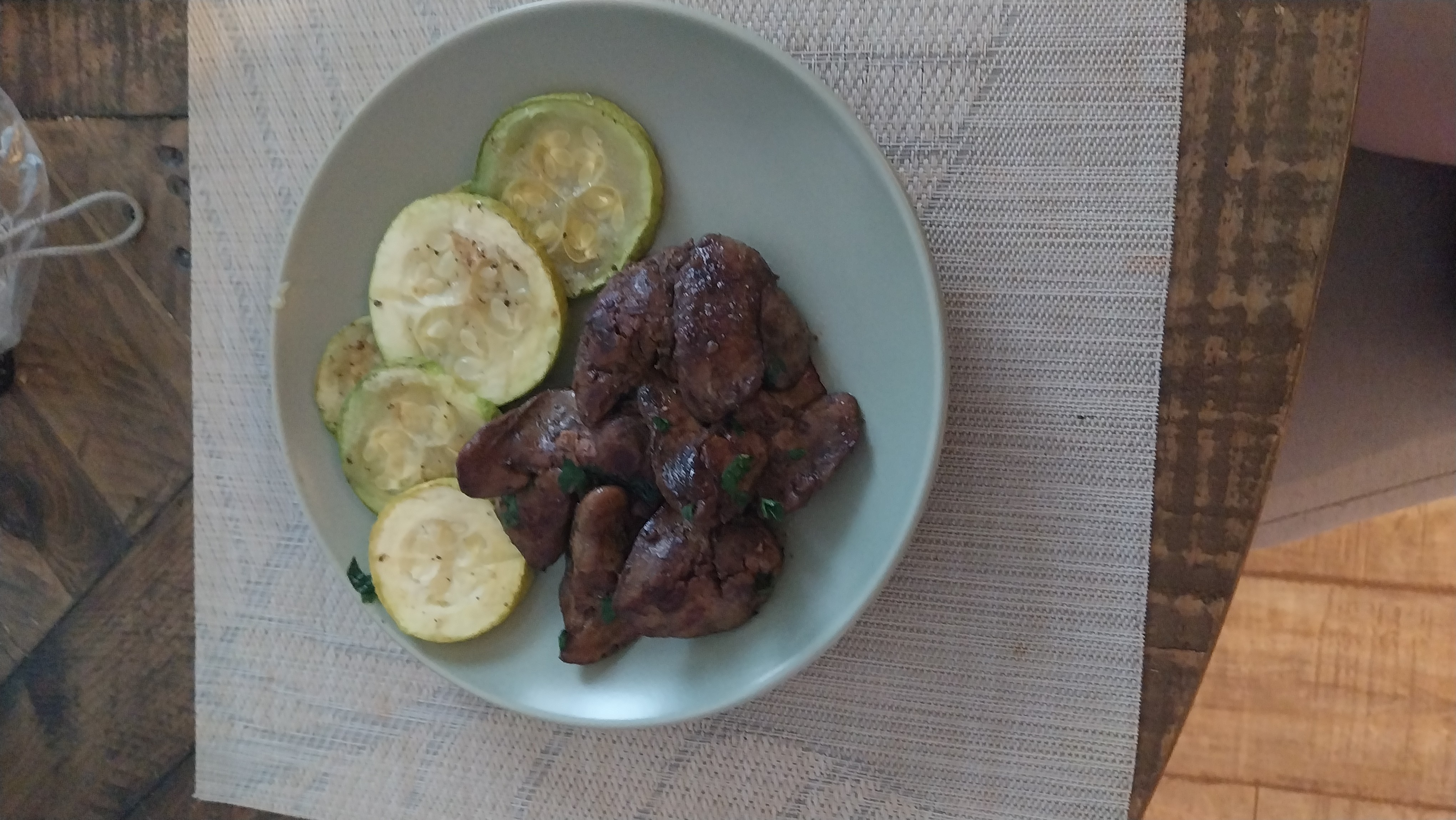 Chicken liver with zucchini