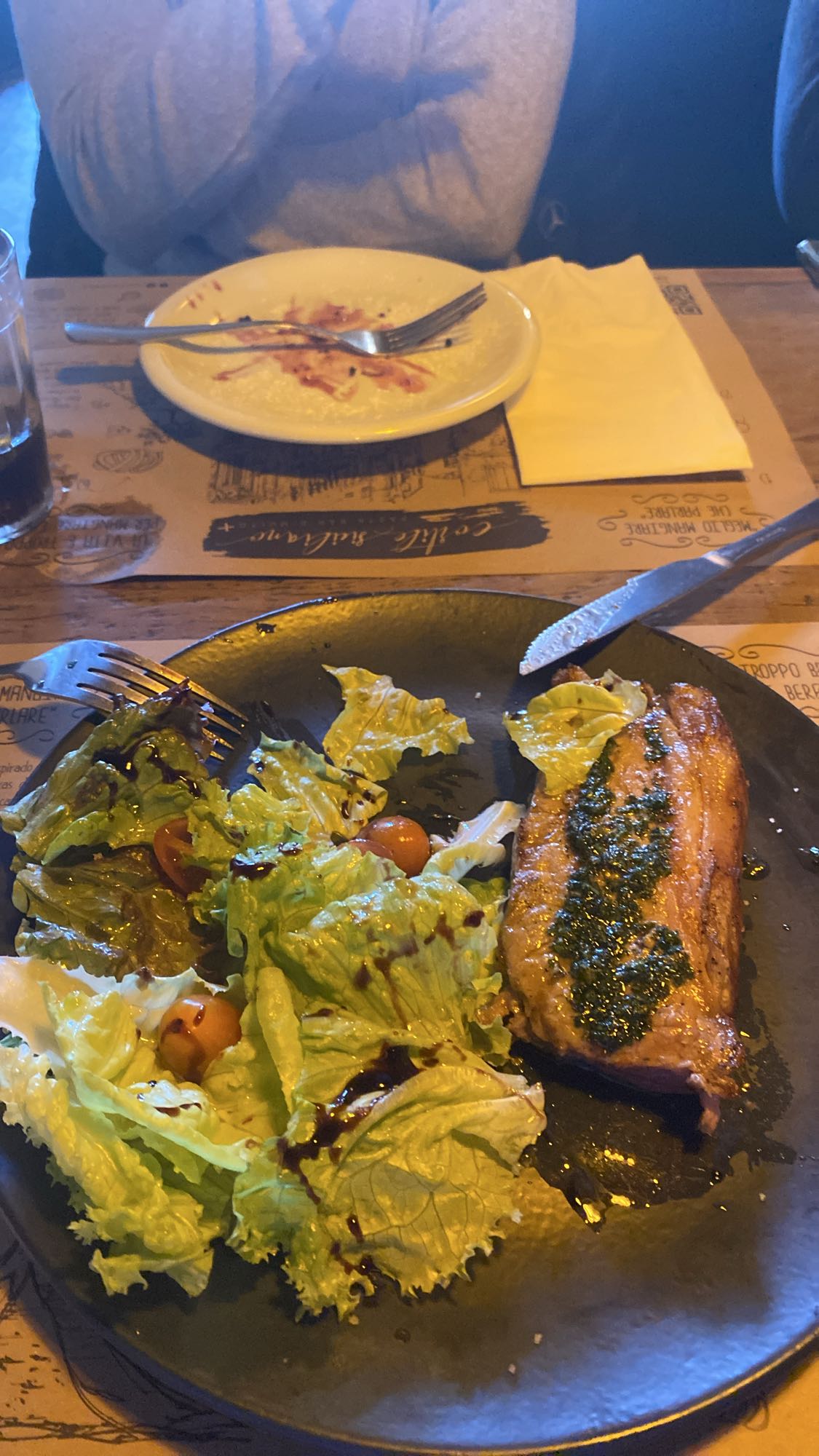 Salmão com salada verde